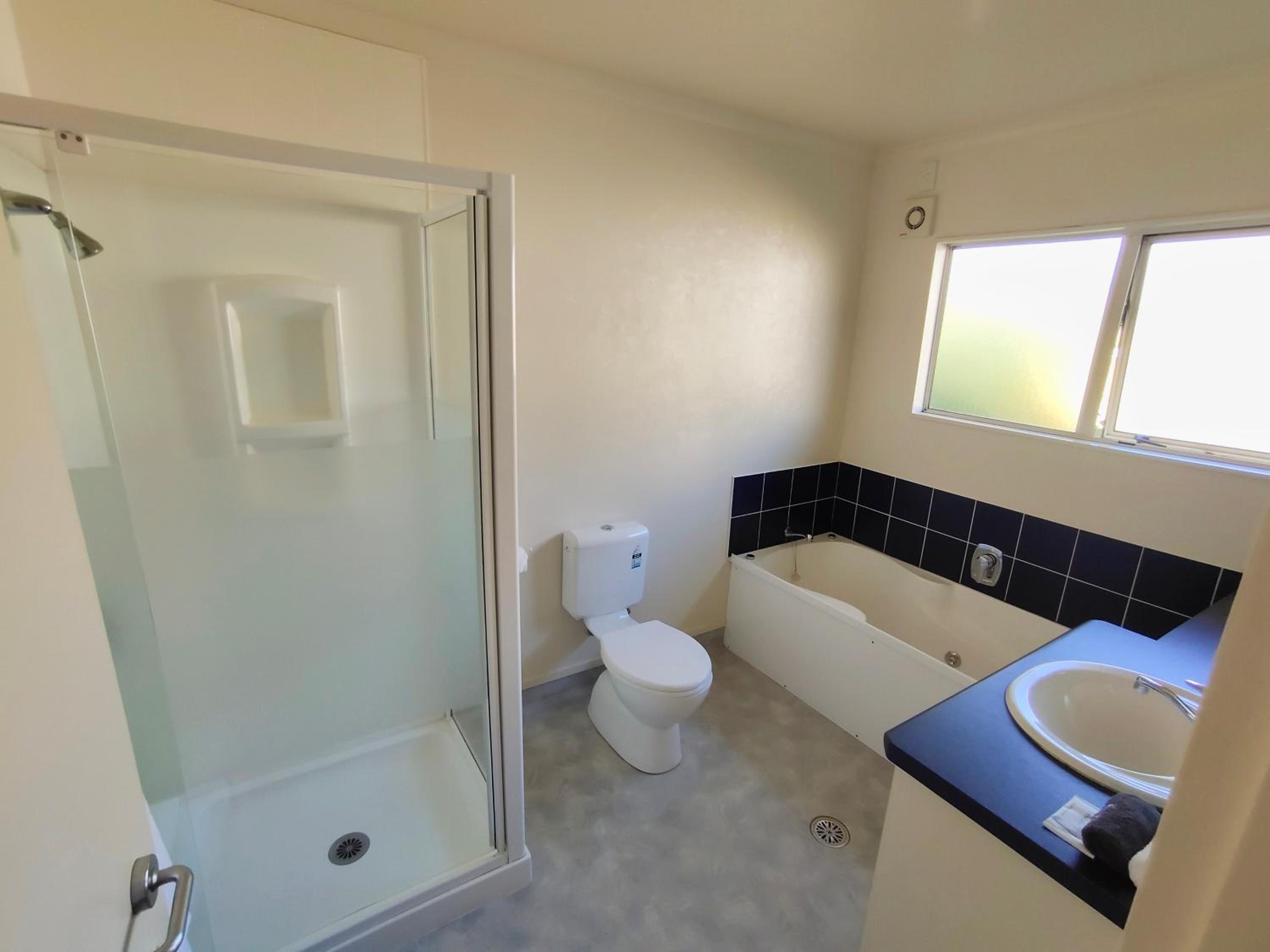 Superior One-Bedroom Suite with Spa Bath with Air Conditioning - Photo 13