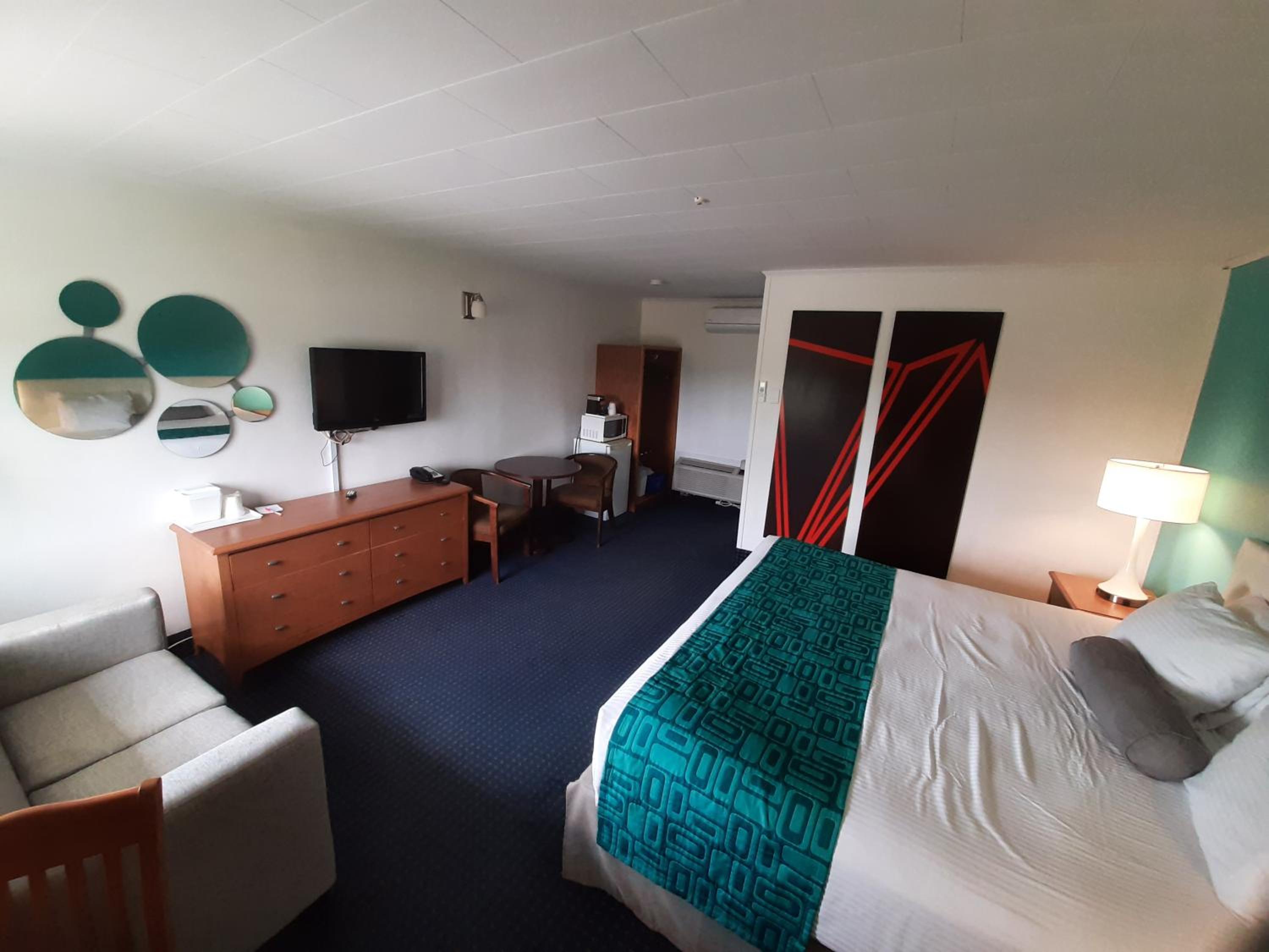 King Room - Non-Smoking - Photo 2