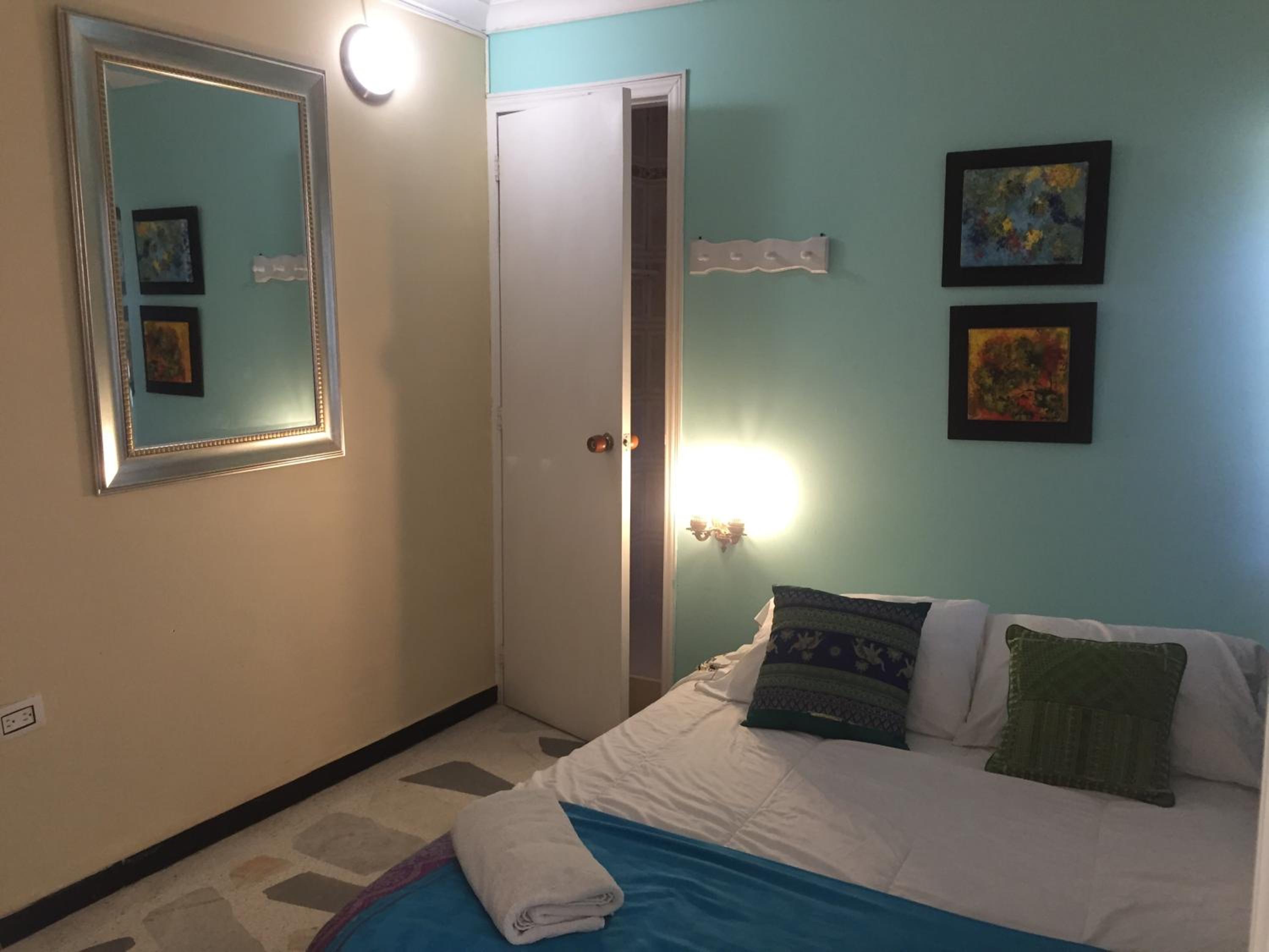 Small Single Room photo 2