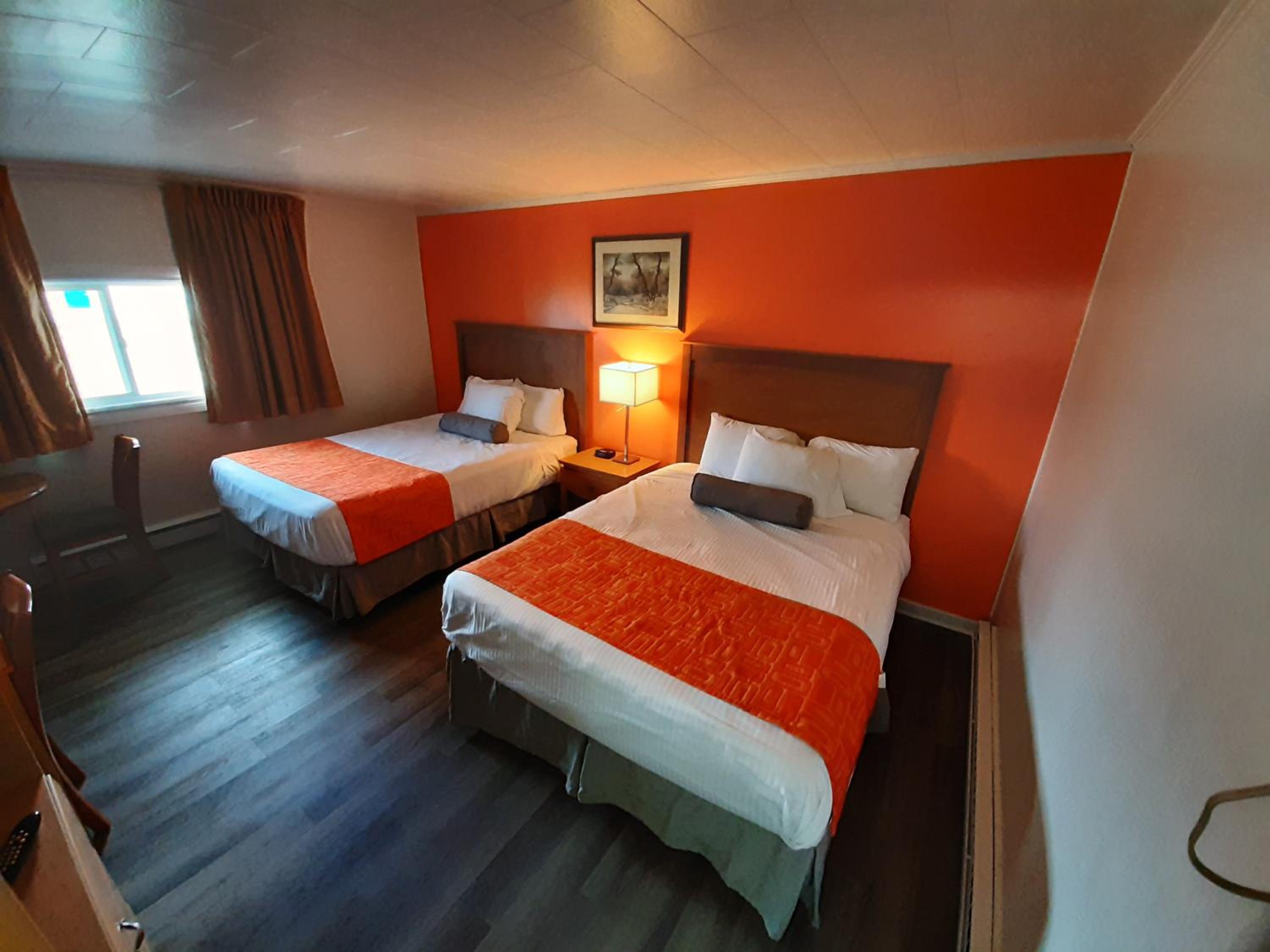 Queen Room with Two Queen Beds - Non-Smoking - Photo 1