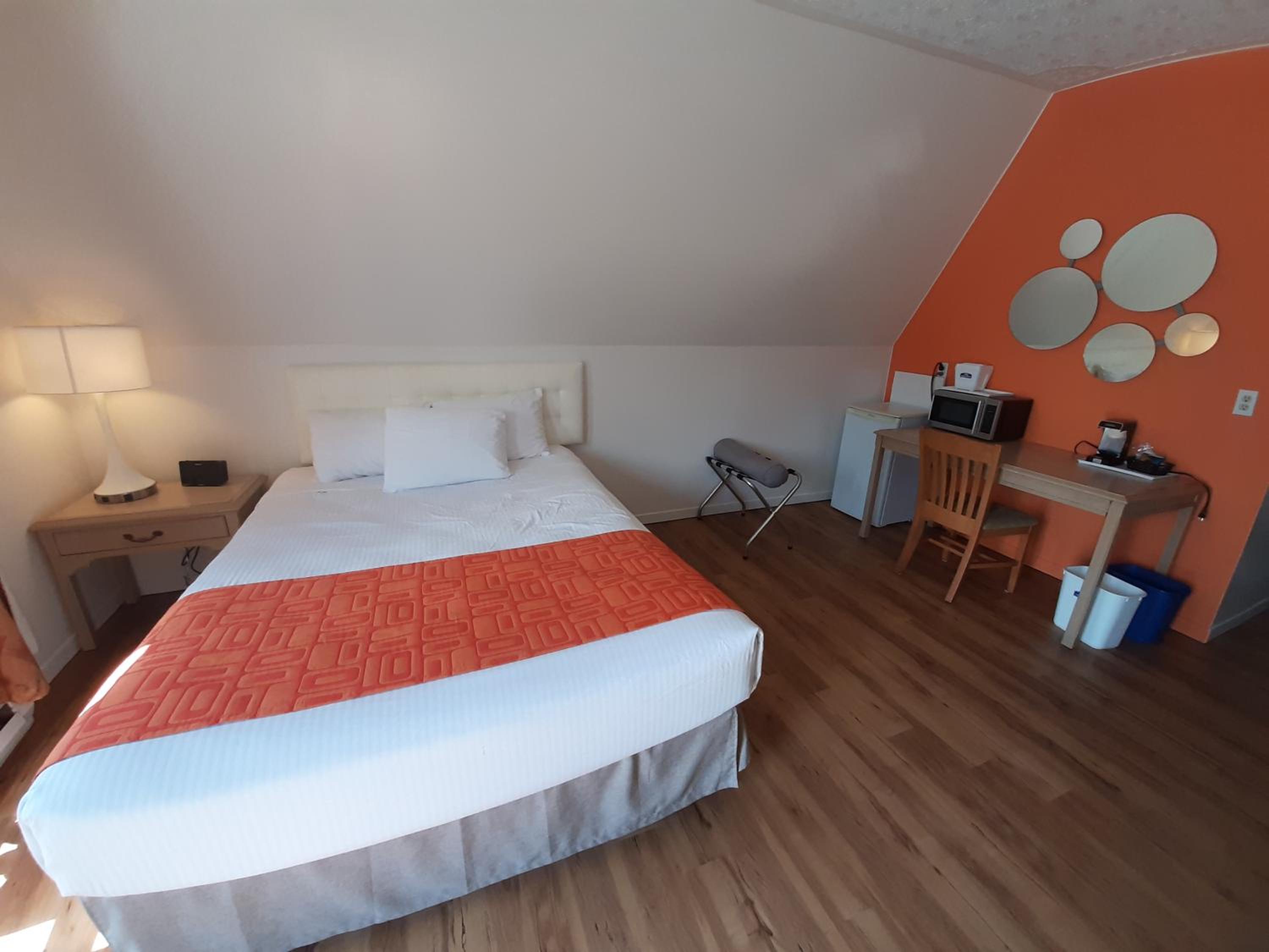 Studio Suite with Two Queen Beds - Non-Smoking - Photo 1