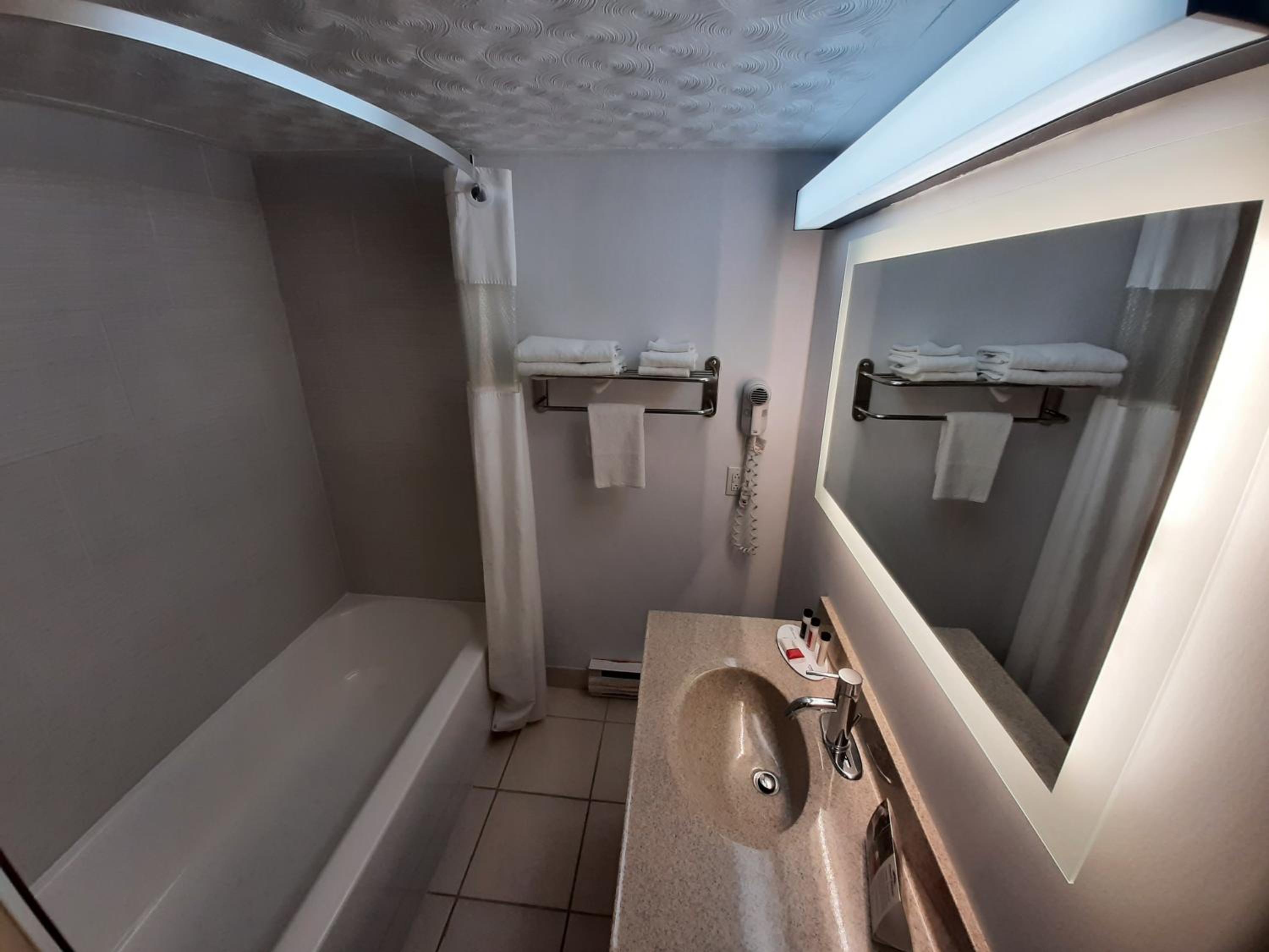 Studio Suite with Two Queen Beds - Non-Smoking - Photo 6