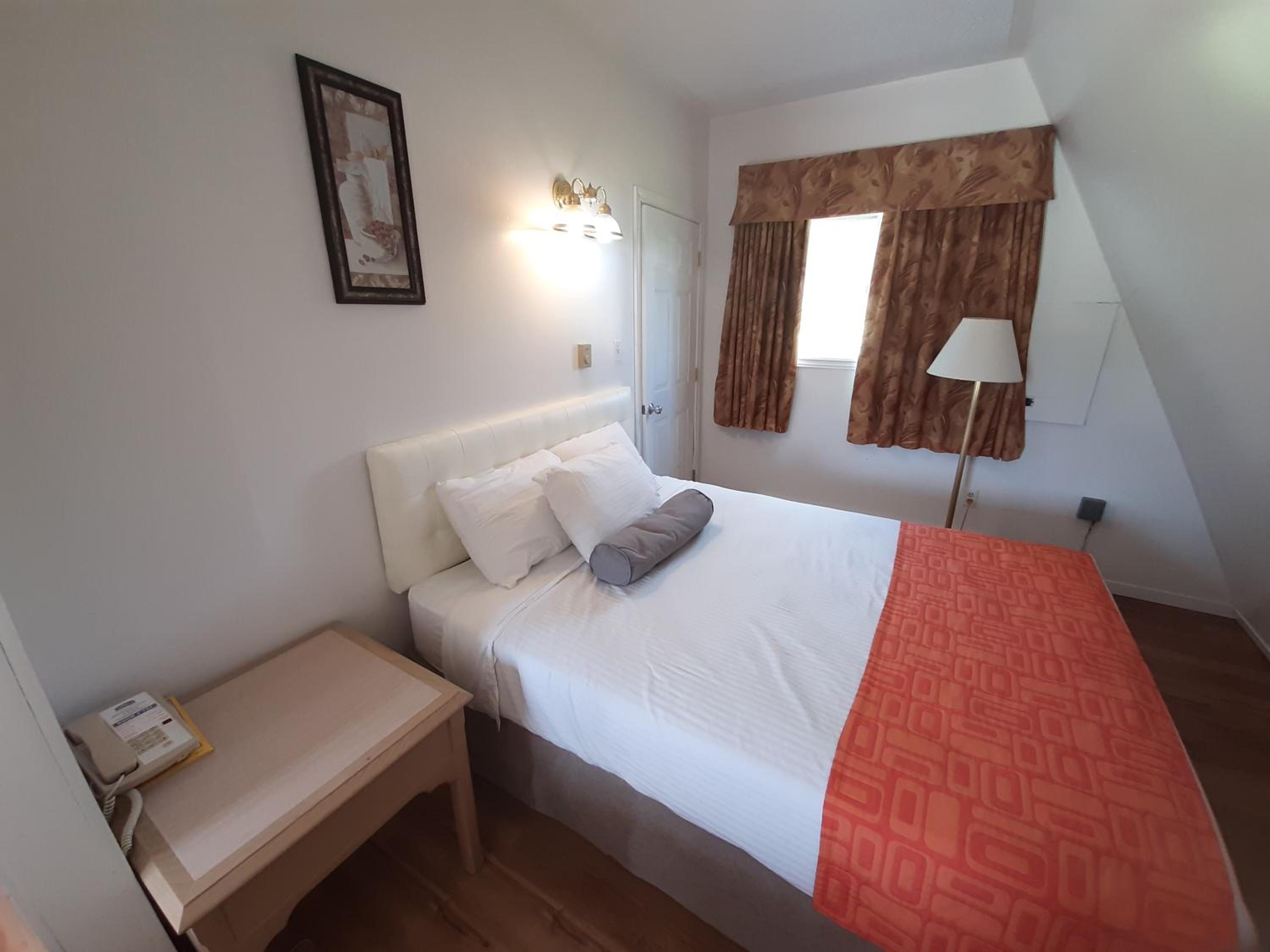 Studio Suite with Two Queen Beds - Non-Smoking - Photo 4