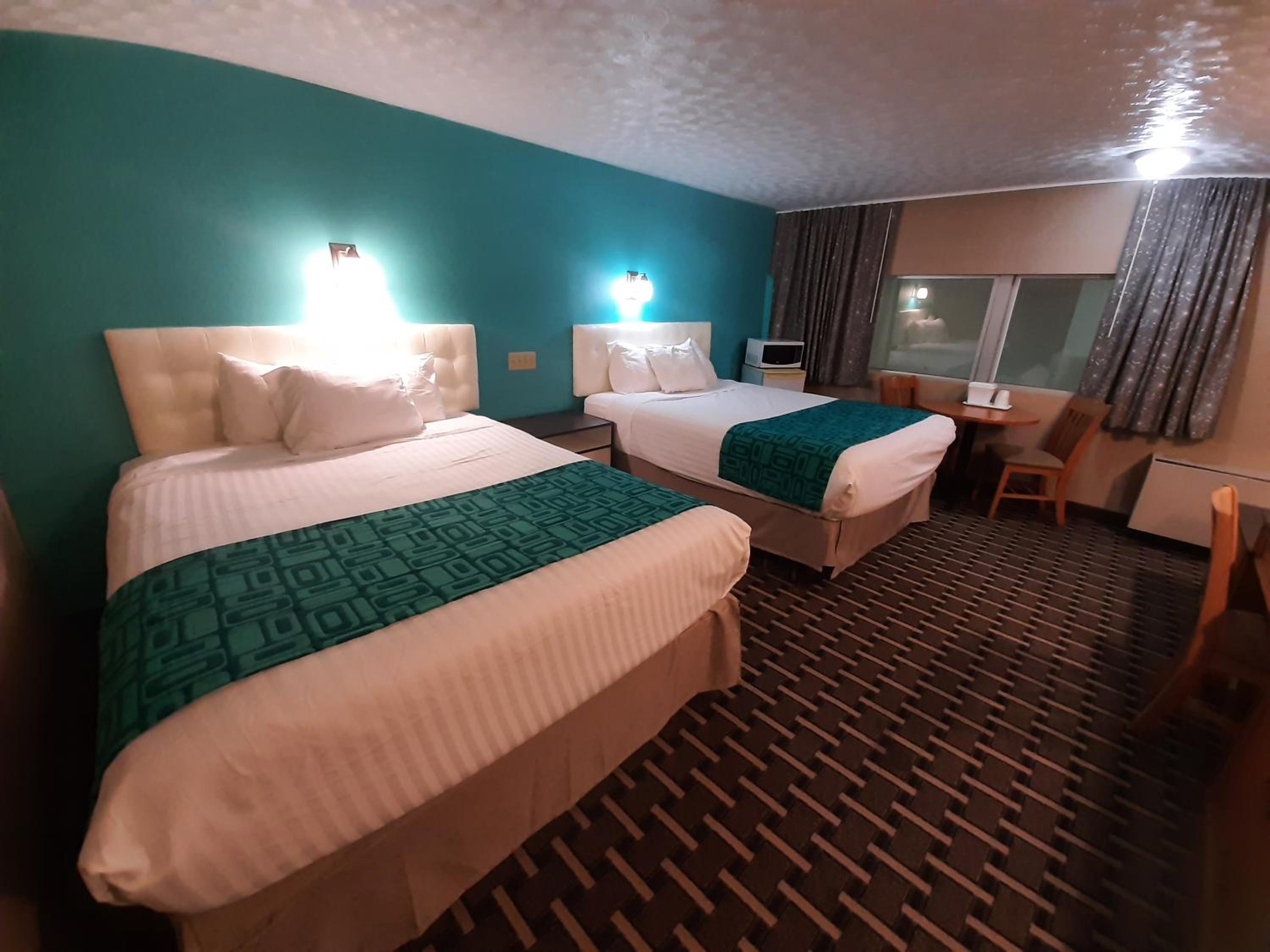 Queen Room with Two Queen Beds - Stair Access Only/Non-Smoking photo 1