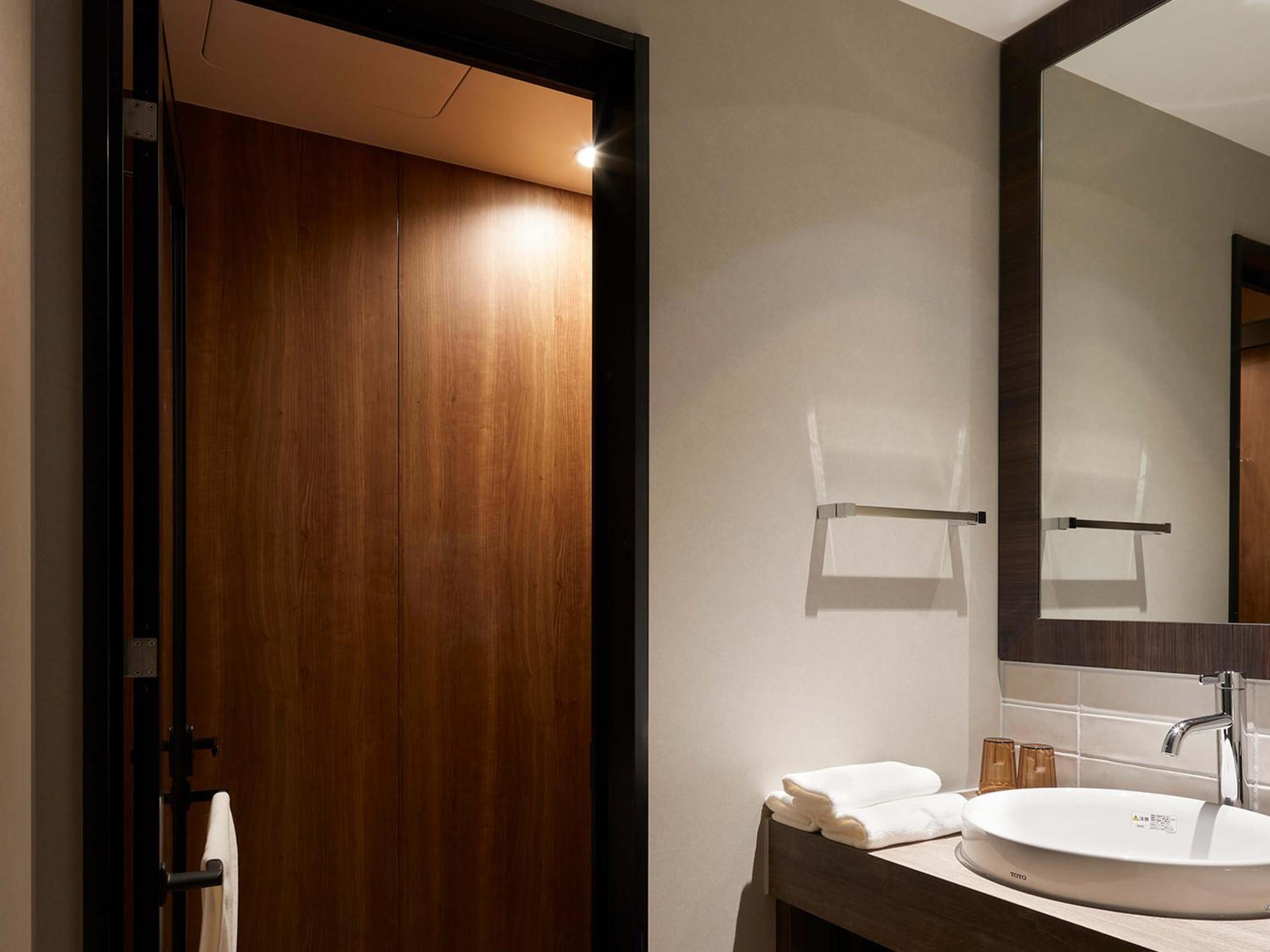 Deluxe Twin Room - Photo 13