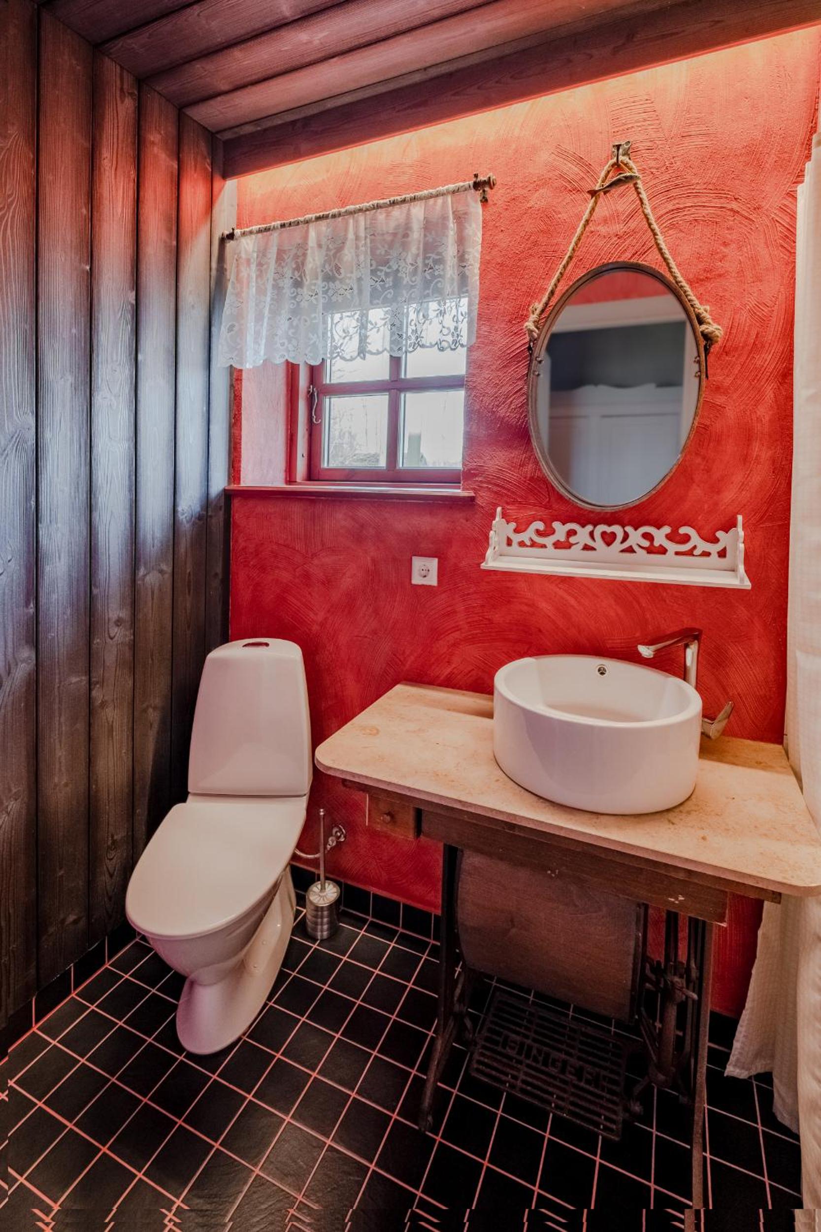 Deluxe Suite with Spa Bath - Photo 3