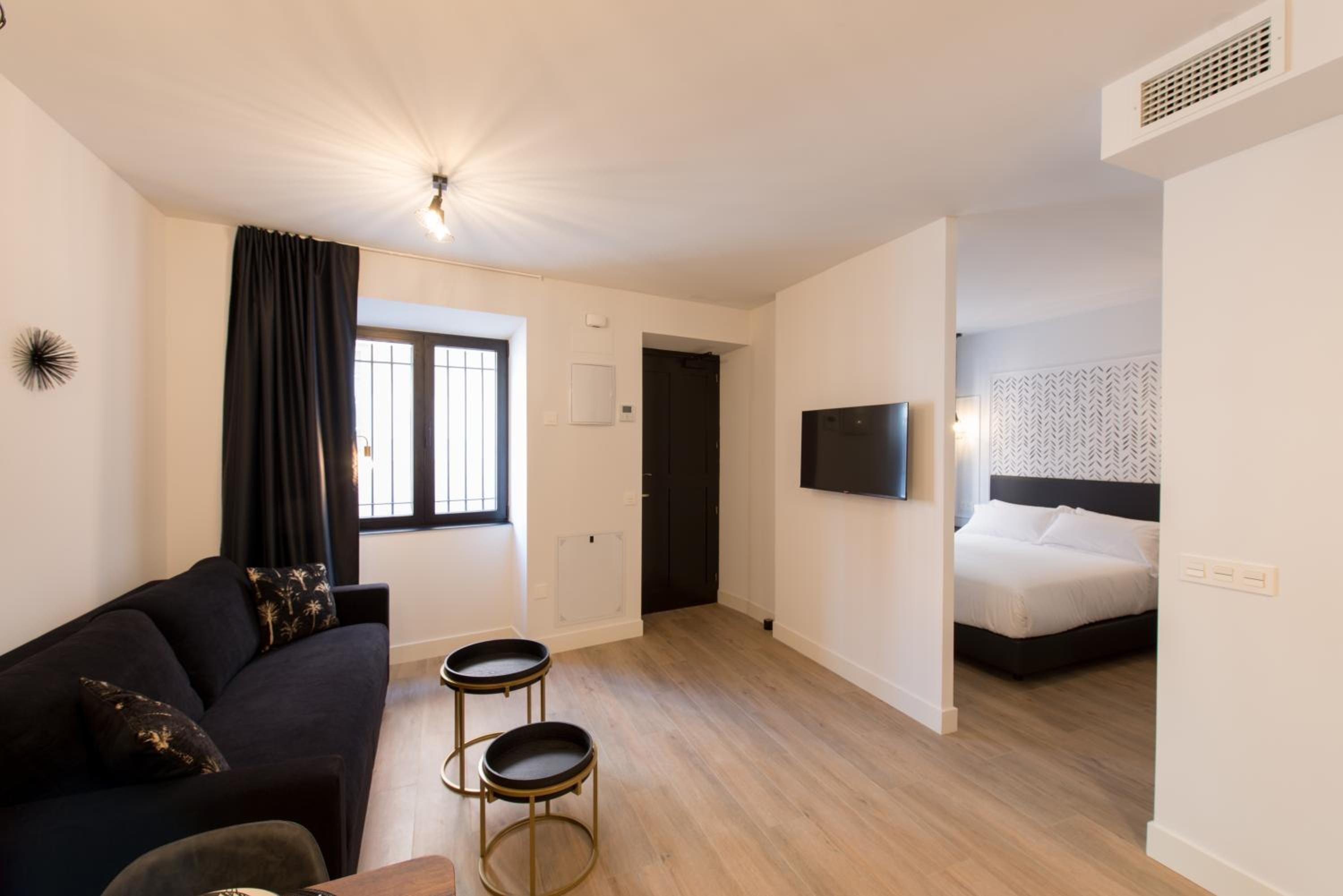 Apartment - Ground Floor - Photo 2