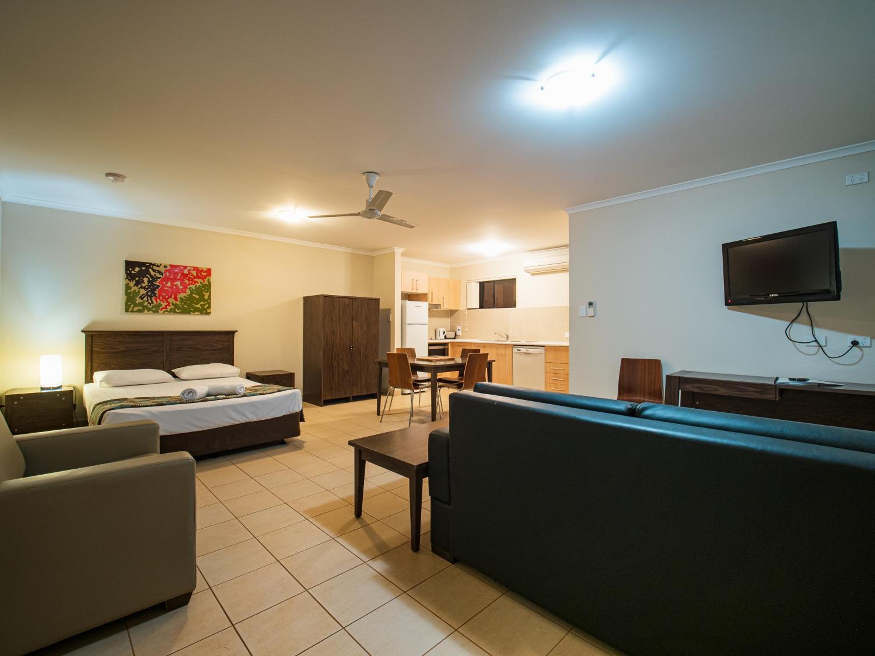 Studio Apartment photo 3