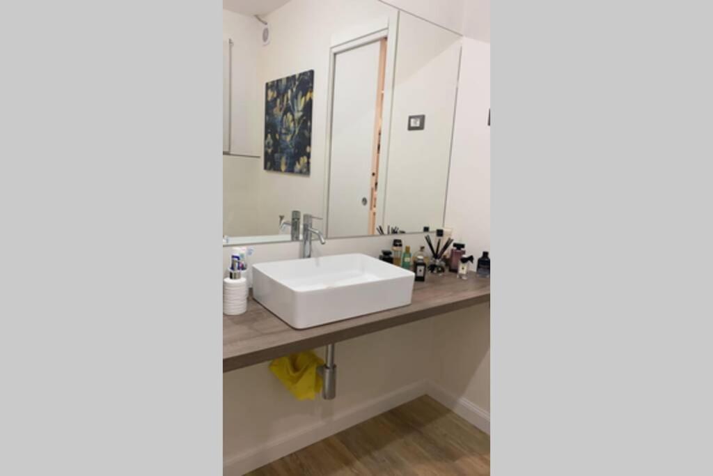 One-Bedroom Apartment - Photo 2