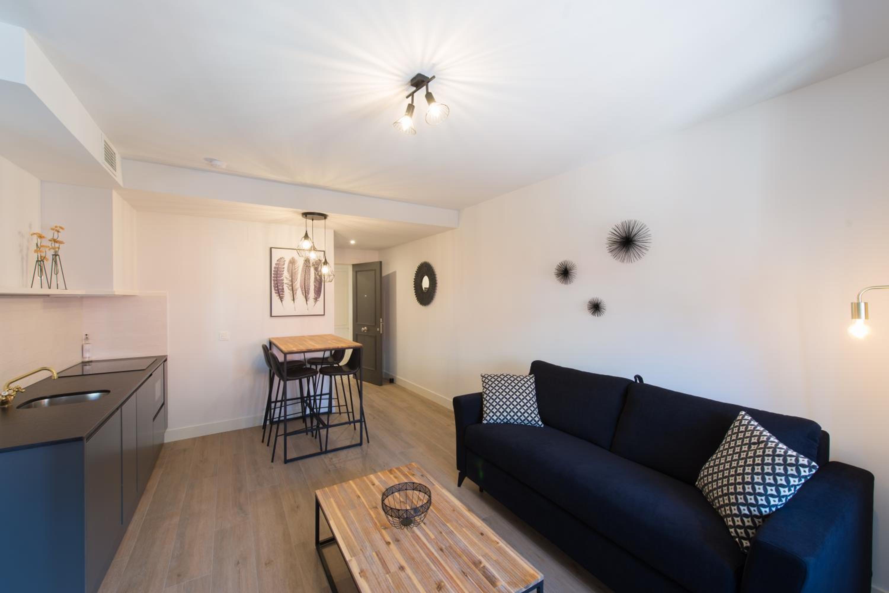 One-Bedroom Apartment - Photo 1
