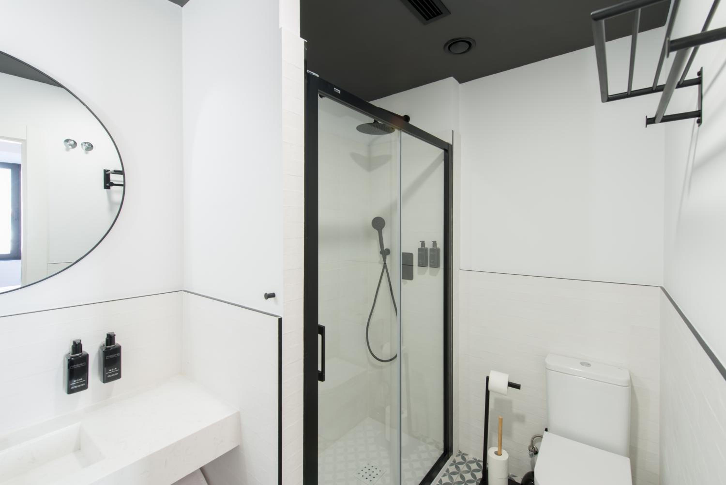 One-Bedroom Apartment - Photo 5