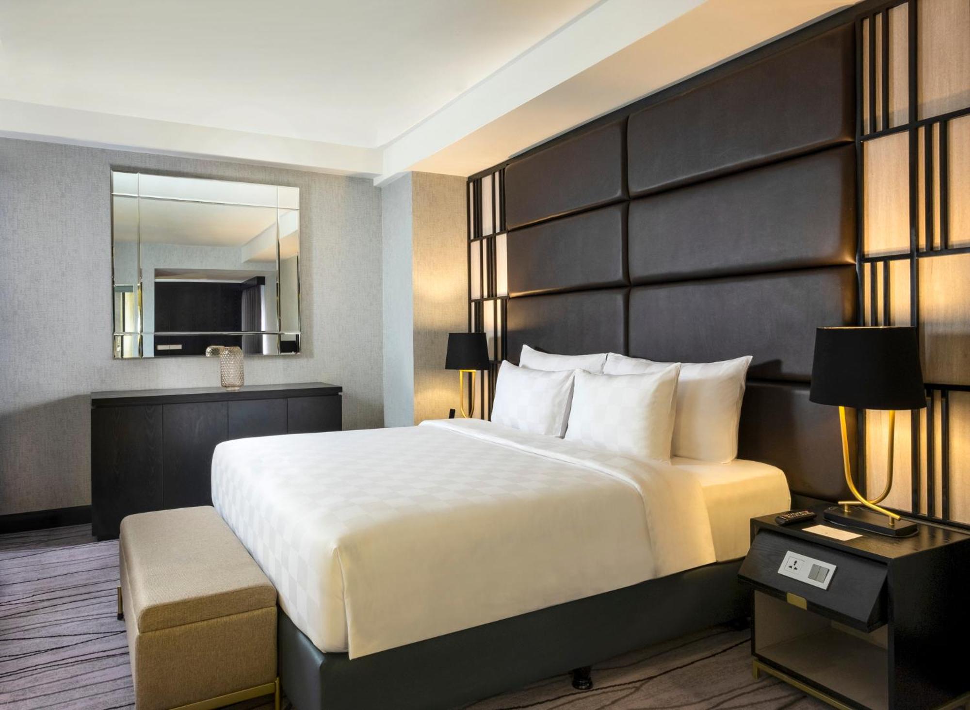 Business Suite with Daily Afternoon Tea photo 1
