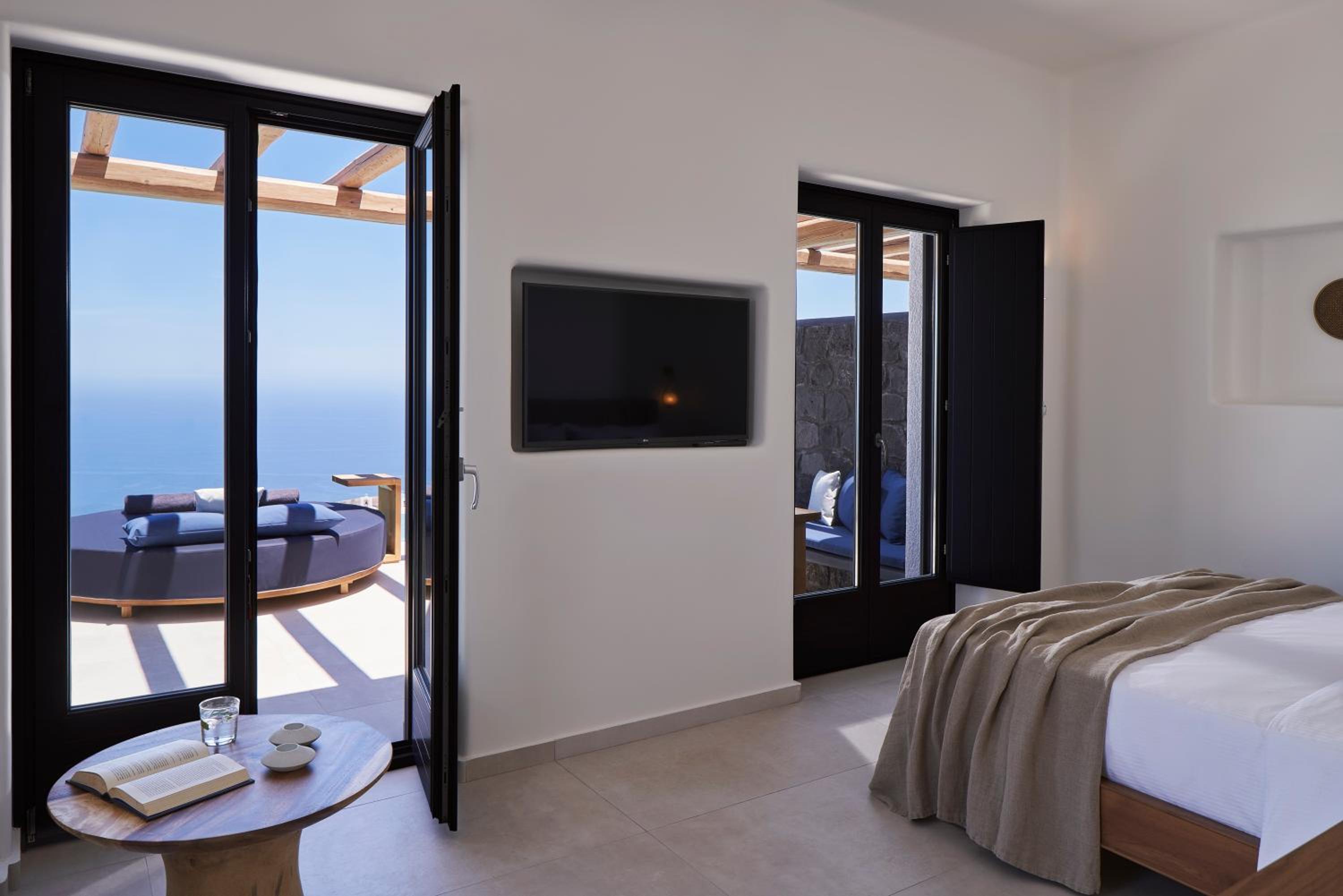 Honeymoon Suite with Infinity Pool and Sea View