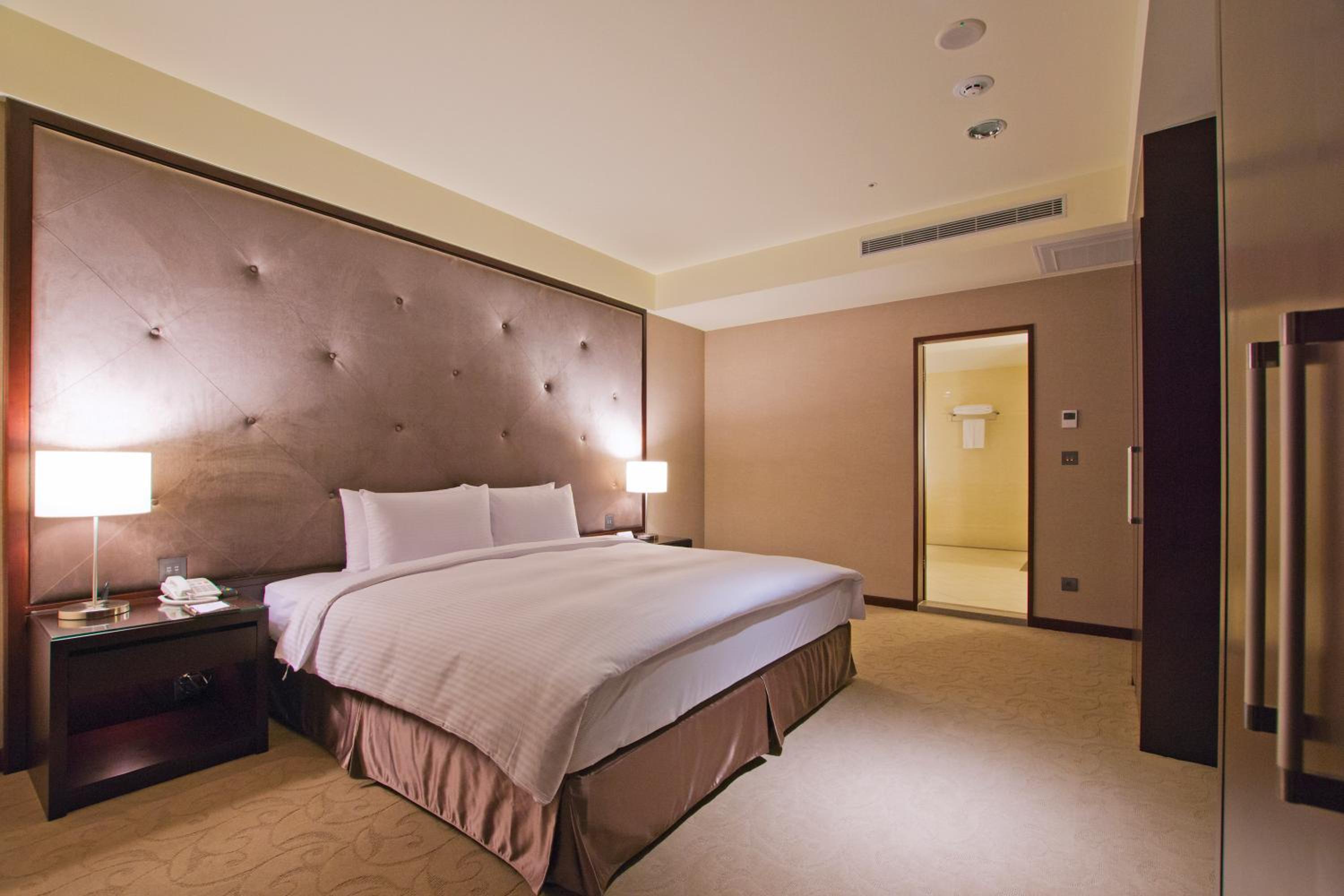 Presidential Suite with Parking