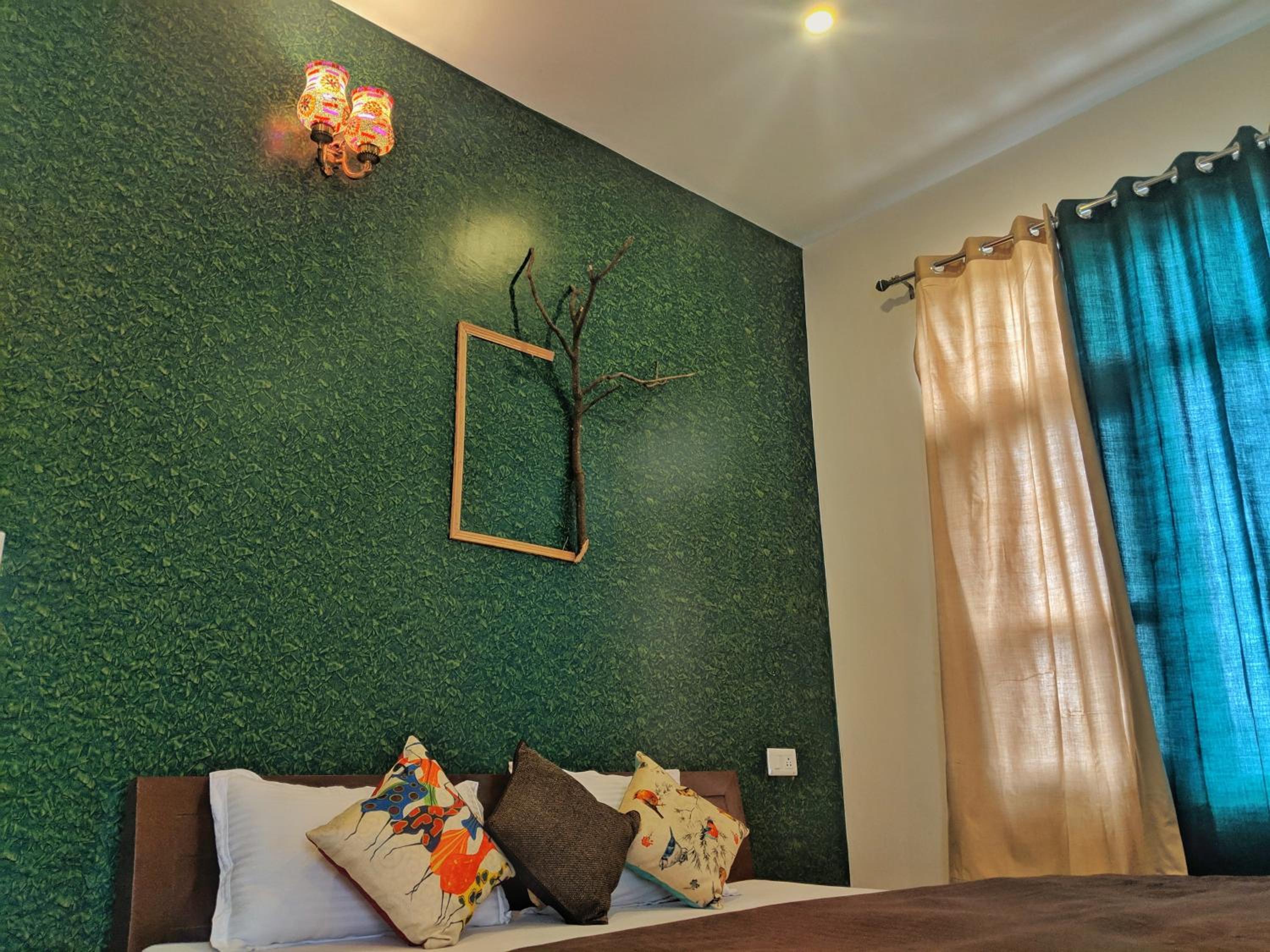 Deluxe Double Room with Balcony photo 3
