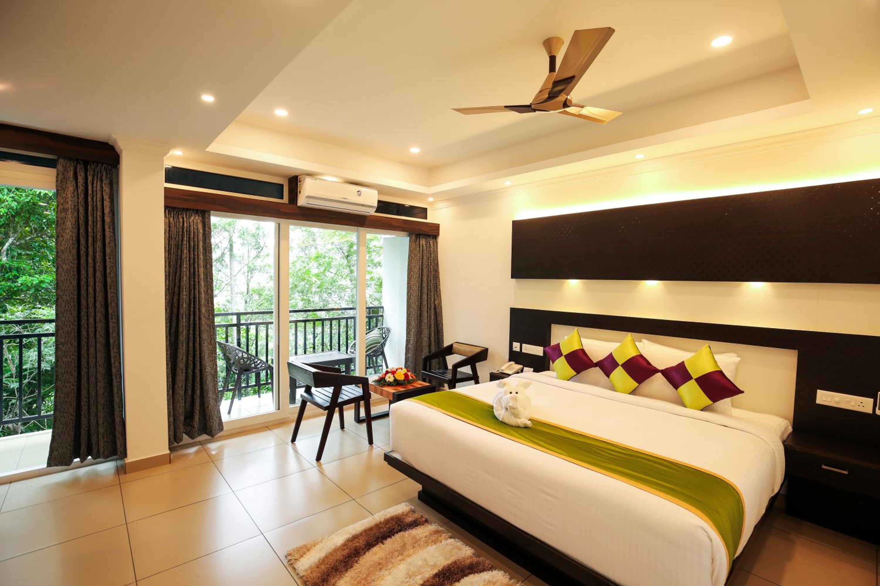 Double Room with Balcony - Photo 4