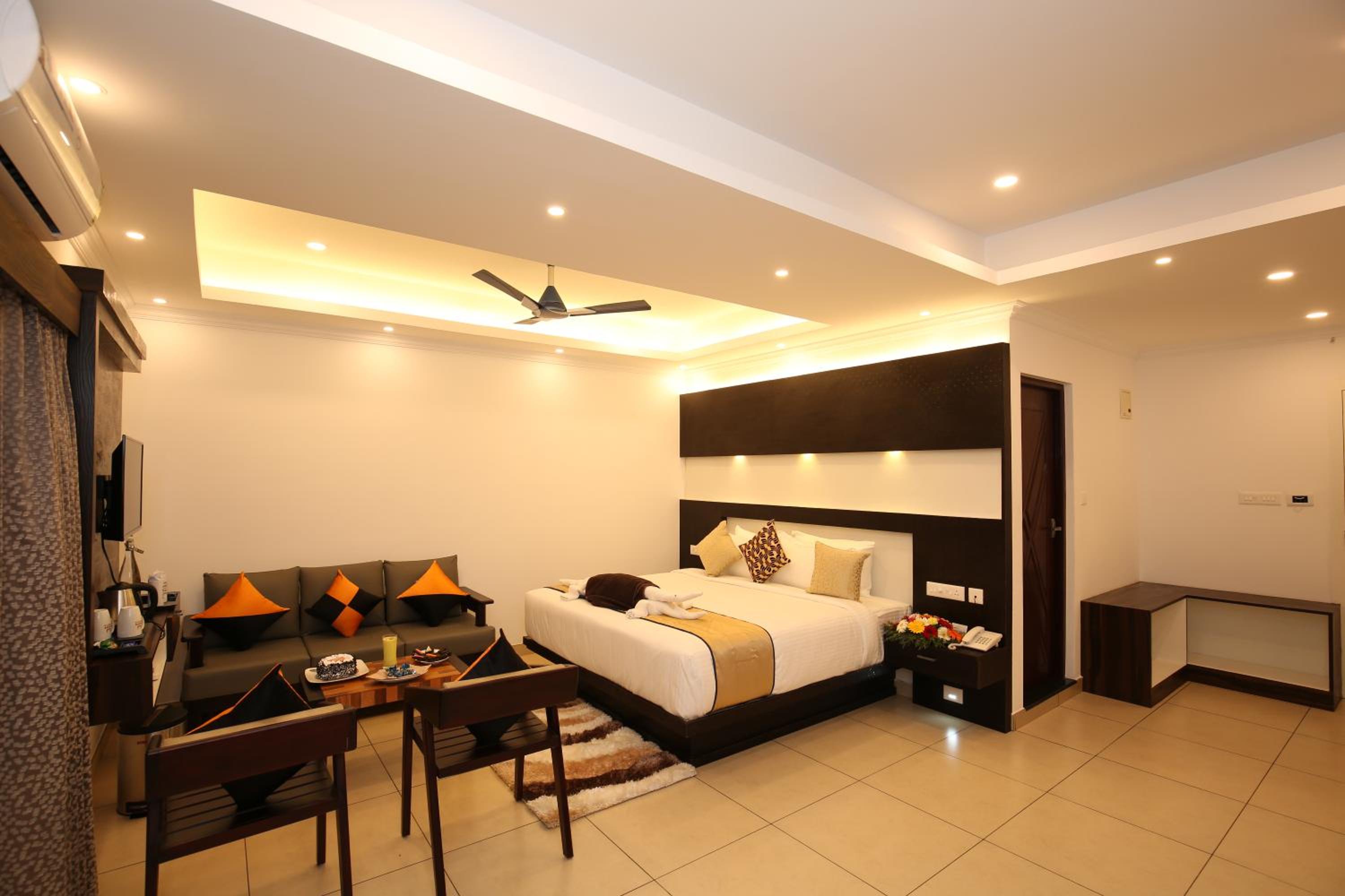 Double Room with Balcony - Photo 7