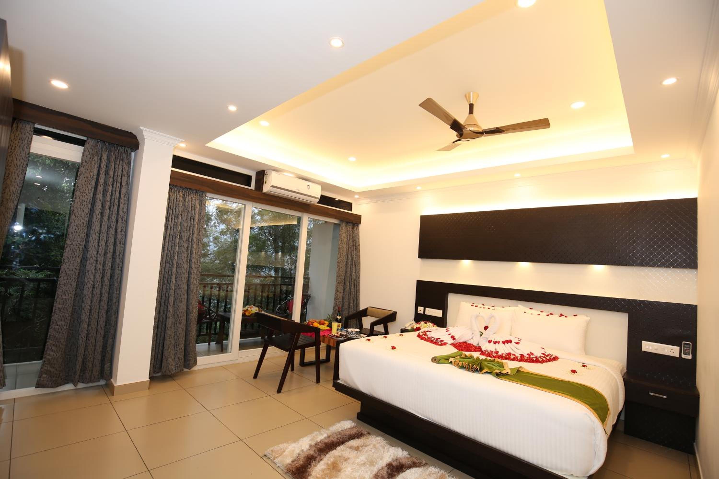 Double Room with Balcony - Photo 8