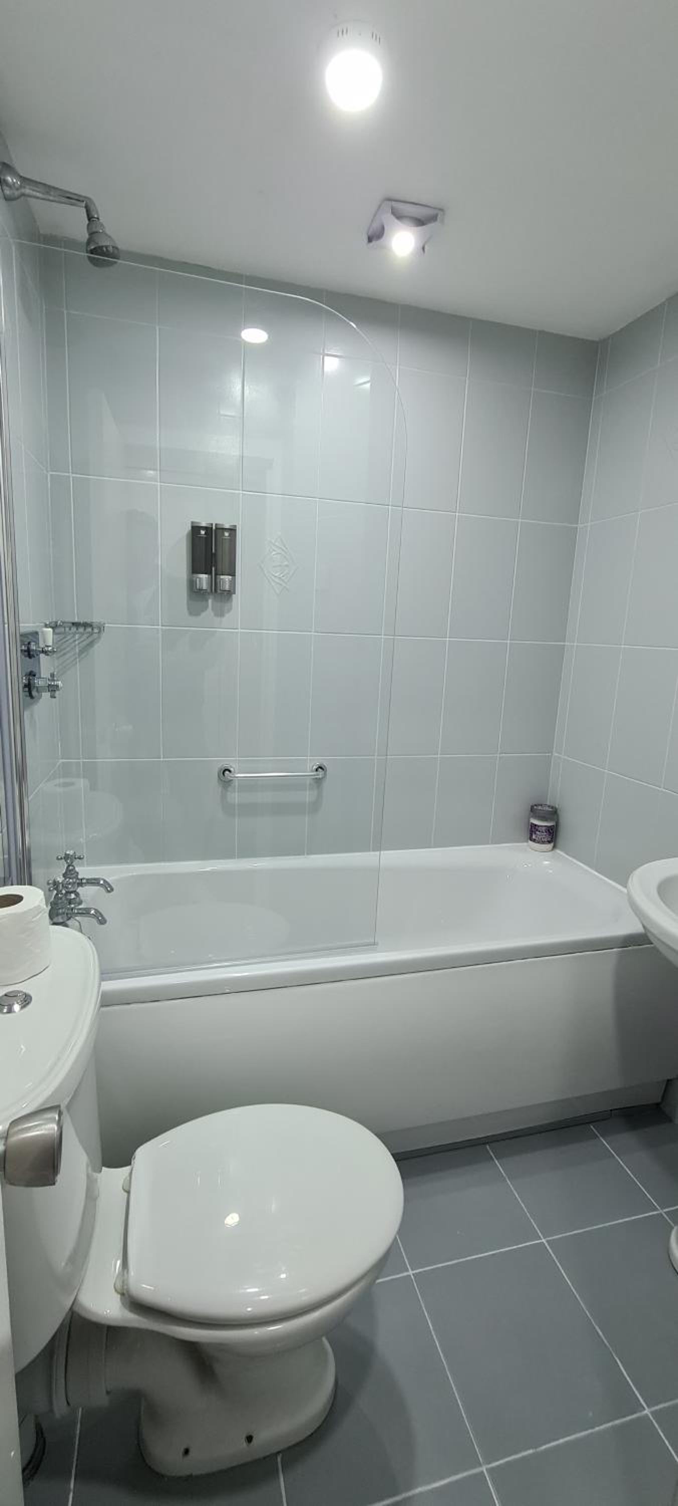 Double or Twin Room - Photo 9