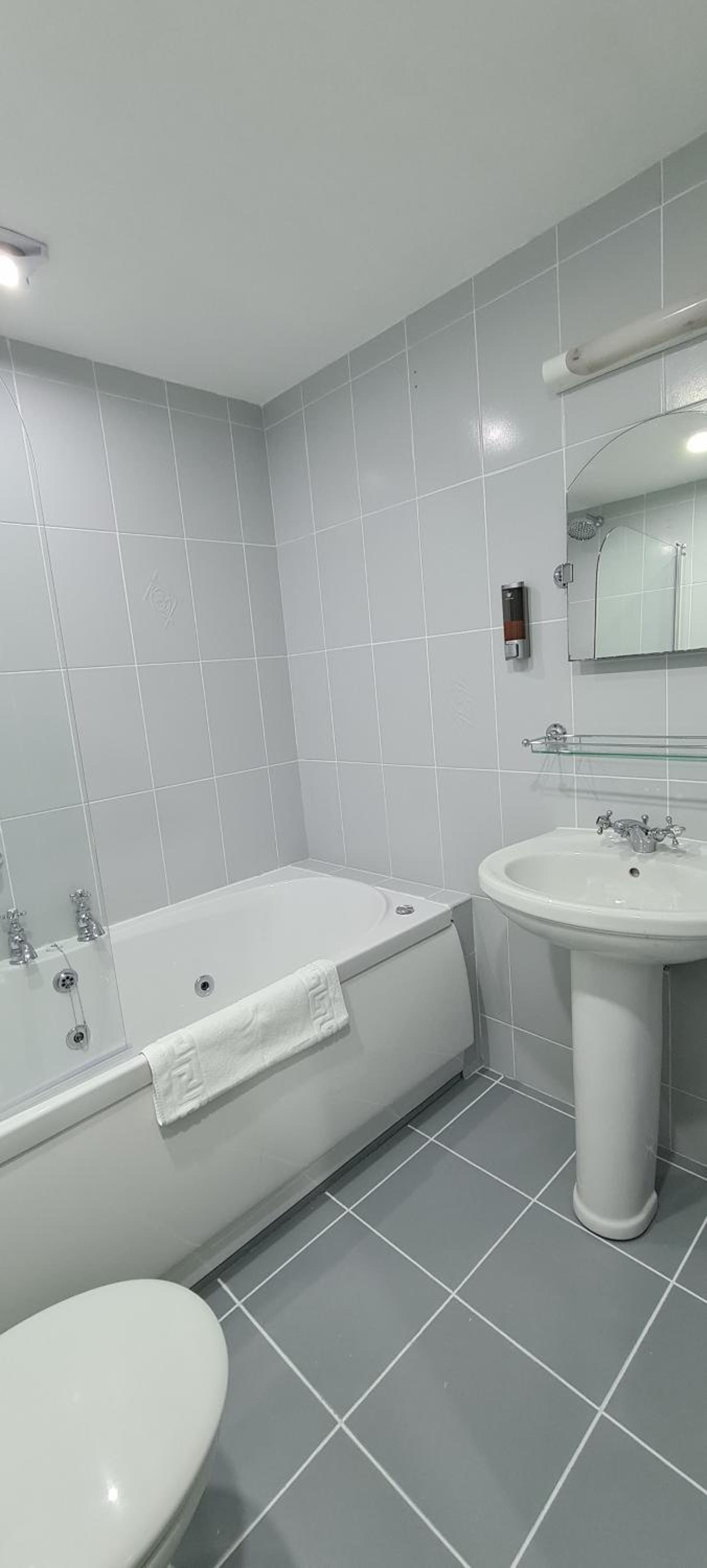 Double or Twin Room - Photo 10