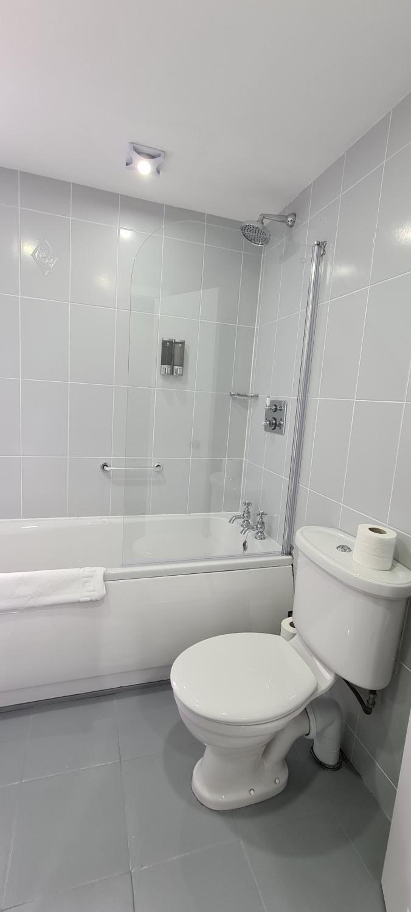 Double or Twin Room - Photo 11