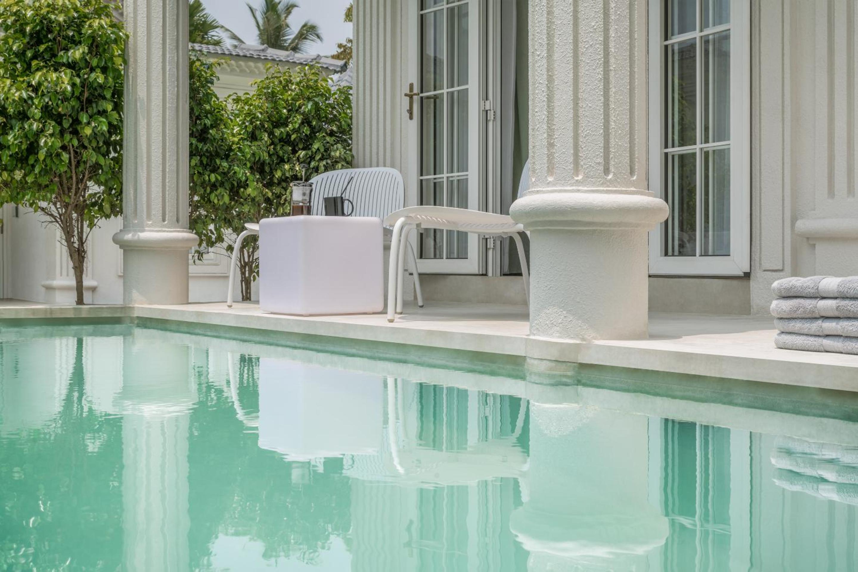 Deluxe Plunge Pool Room photo 2