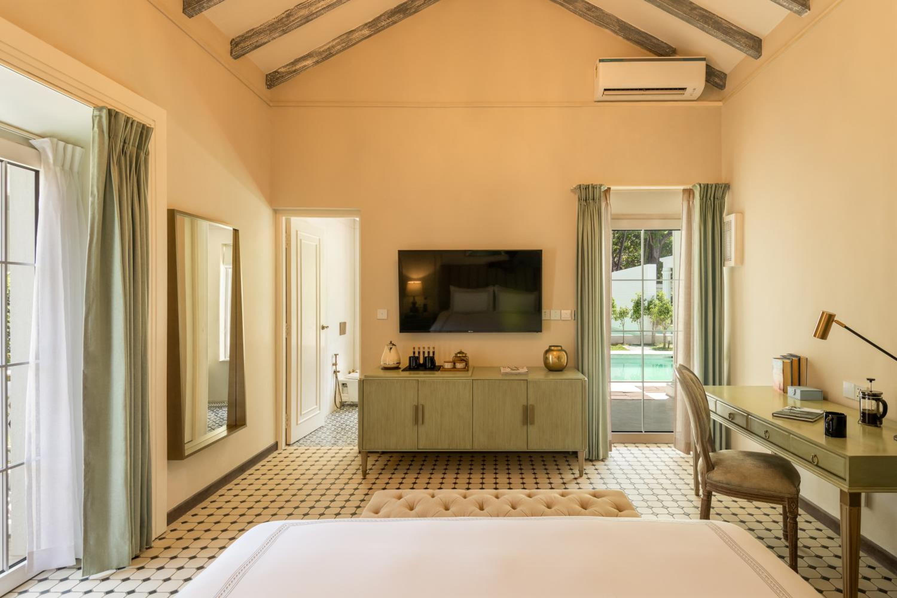 Deluxe Pool access room - Photo 3