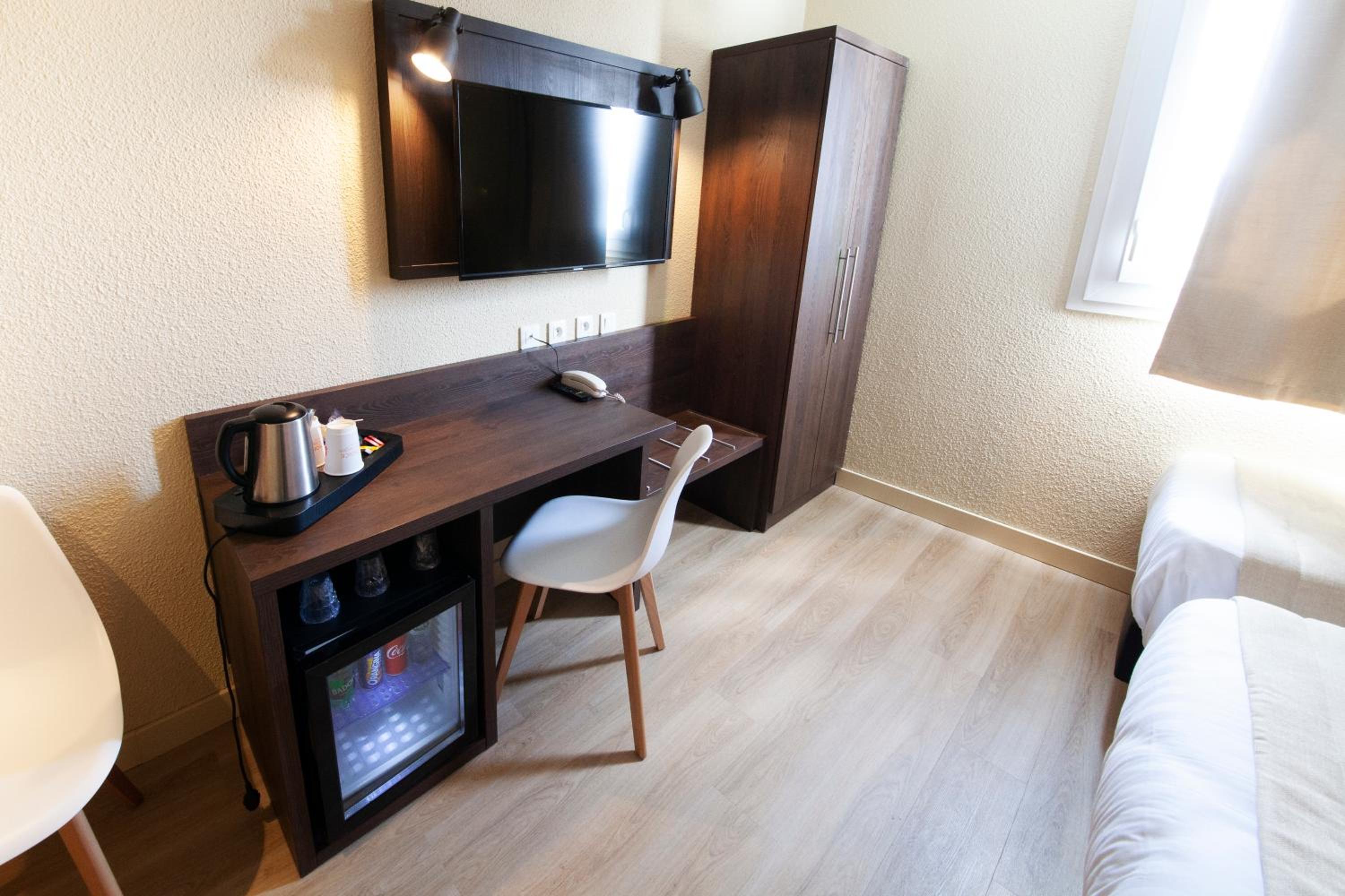 Triple Queen Room - Non-Smoking - Photo 3
