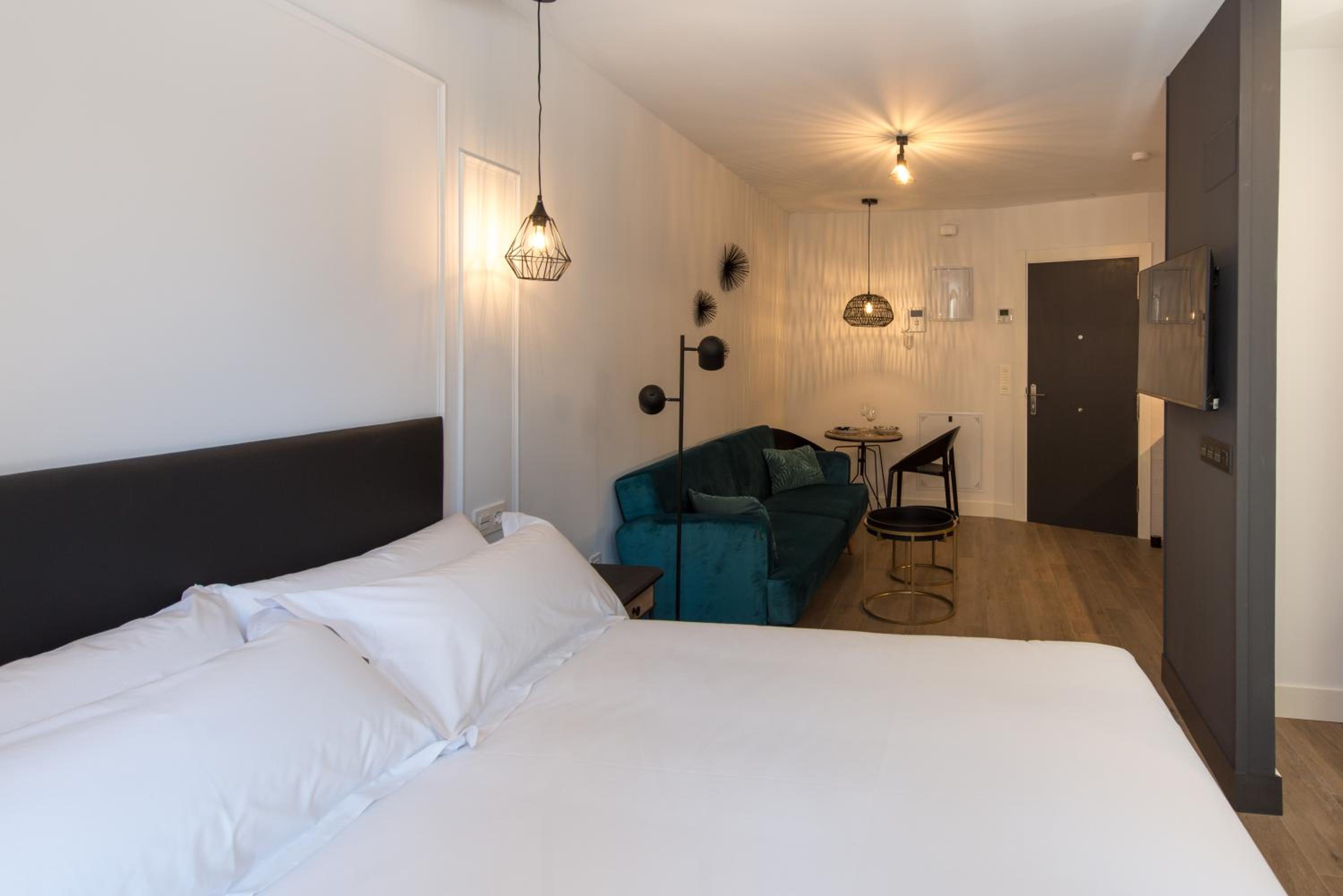 Studio Apartment - Photo 5