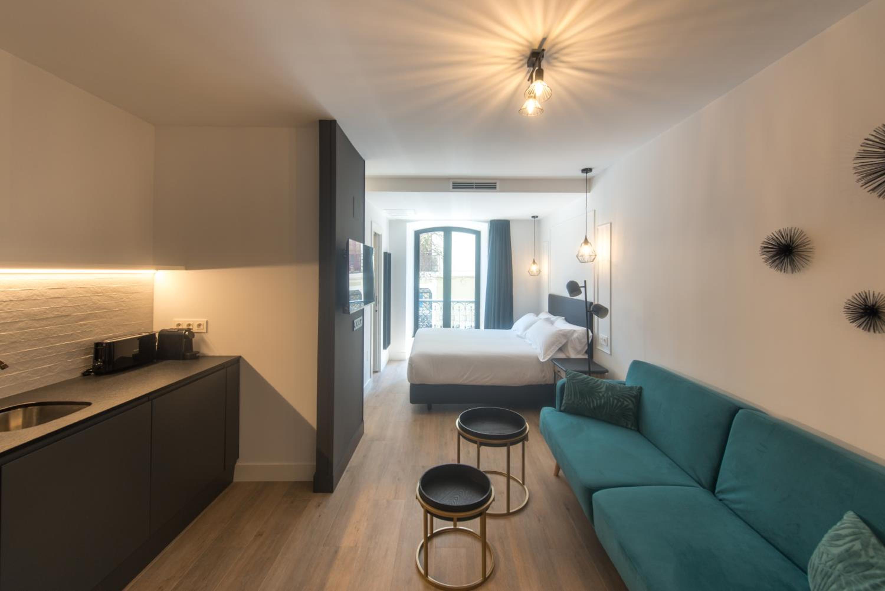 Studio Apartment - Photo 2