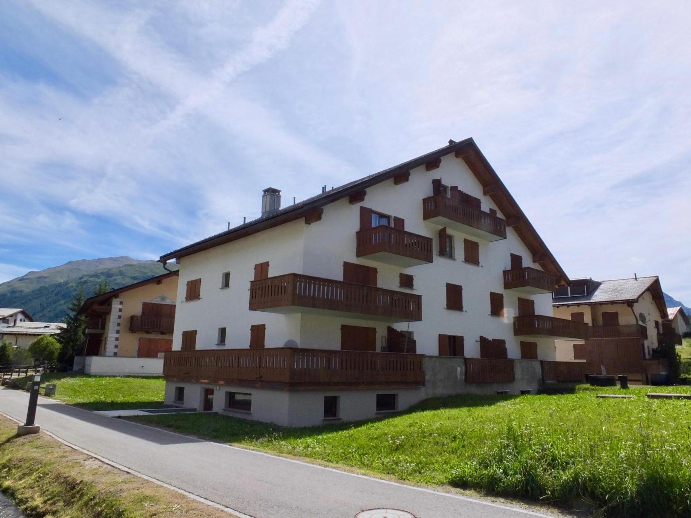 Apartment with Mountain View photo 3