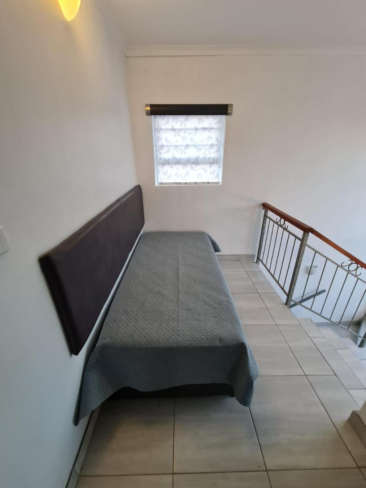 Apartment - Split Level - Photo 12