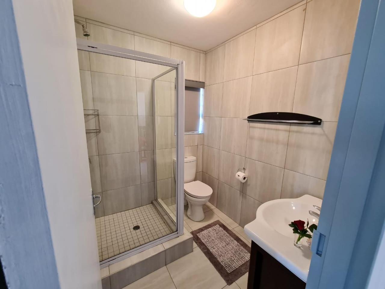 Apartment with Shower - Photo 8