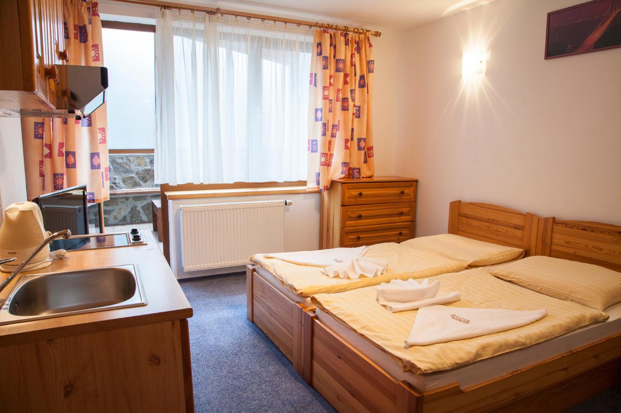 Economy Double Room photo 1