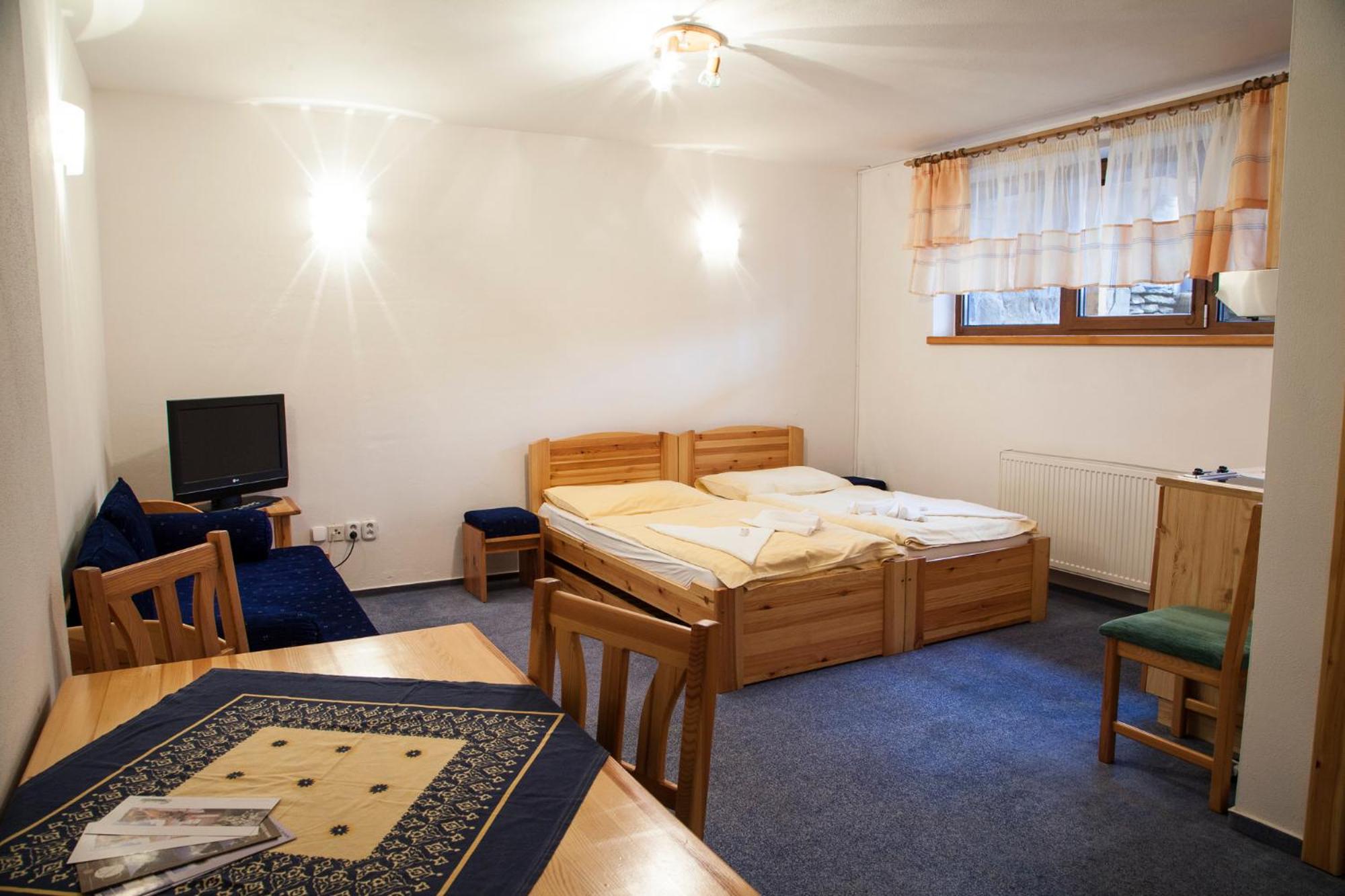 Economy Double Room photo 2