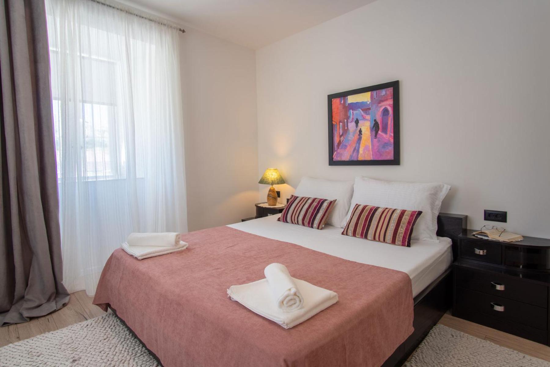 Deluxe Double Room (2 Adults + 1 Child)