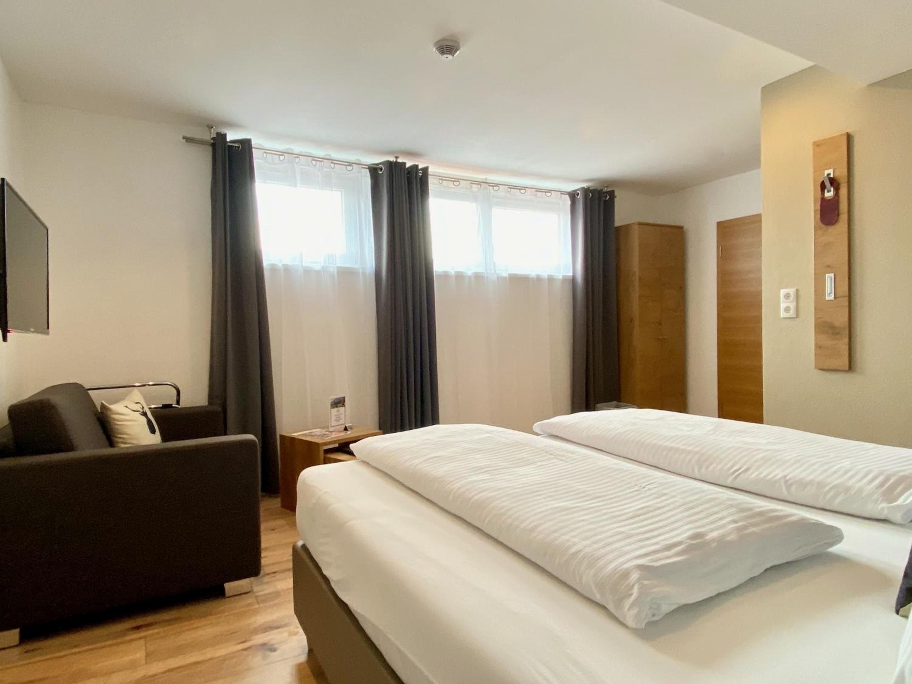 Standard Double Room Without Balcony - Photo 4