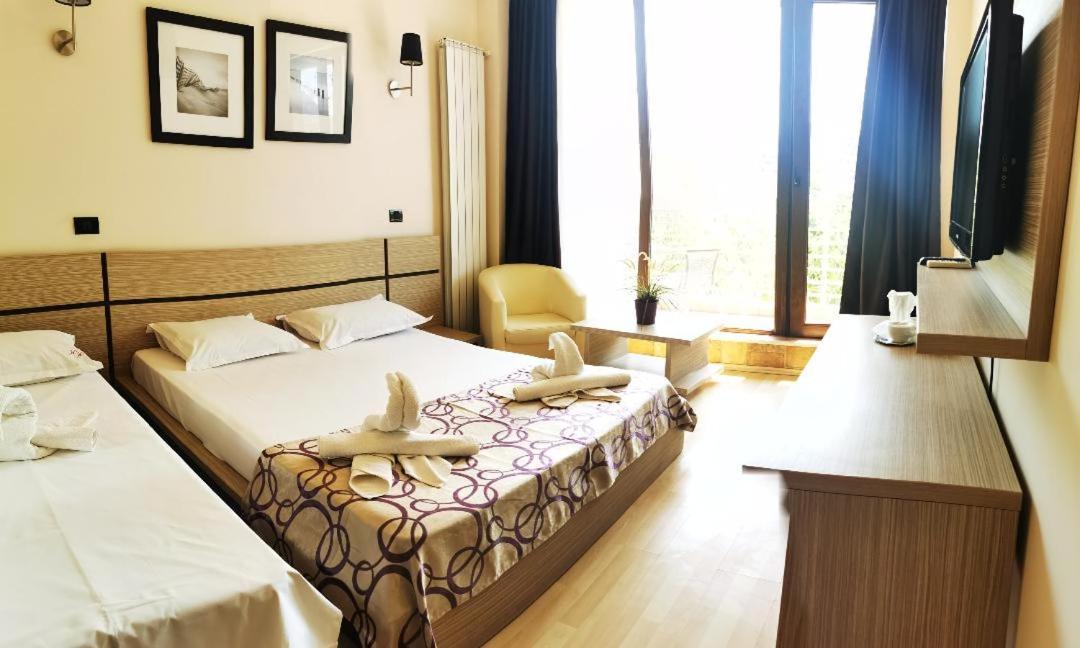 Double Room with Extra Bed photo 2