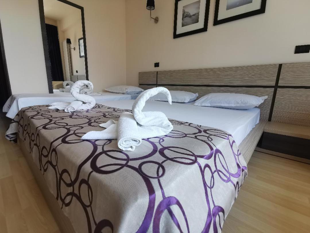 Double Room with Extra Bed photo 1