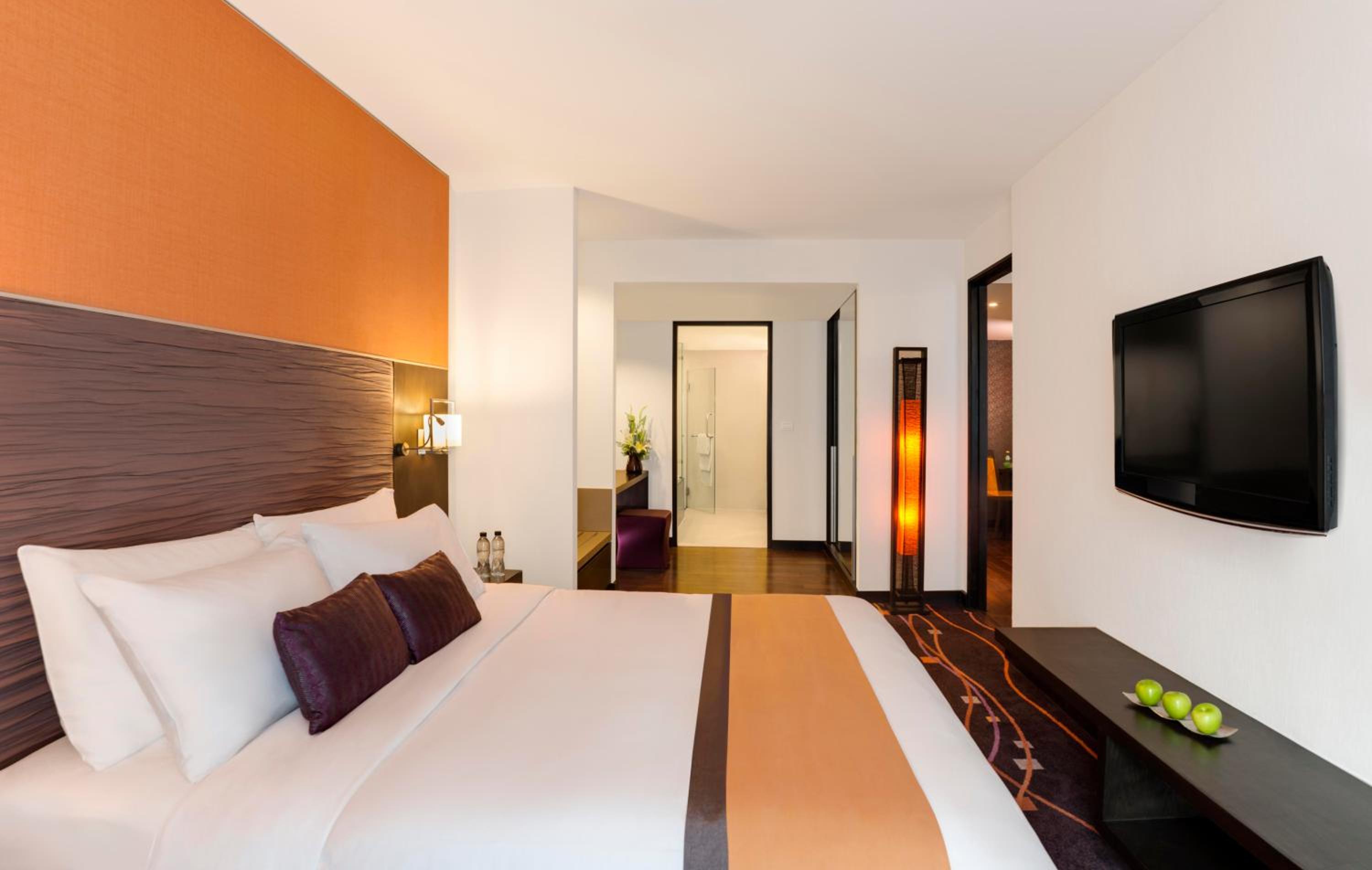 One-Bedroom Suite with Balcony photo 1