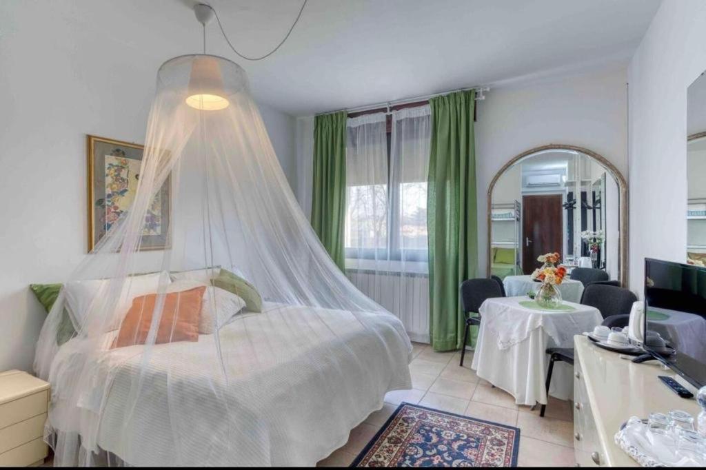 Deluxe Quadruple Room - Photo 16