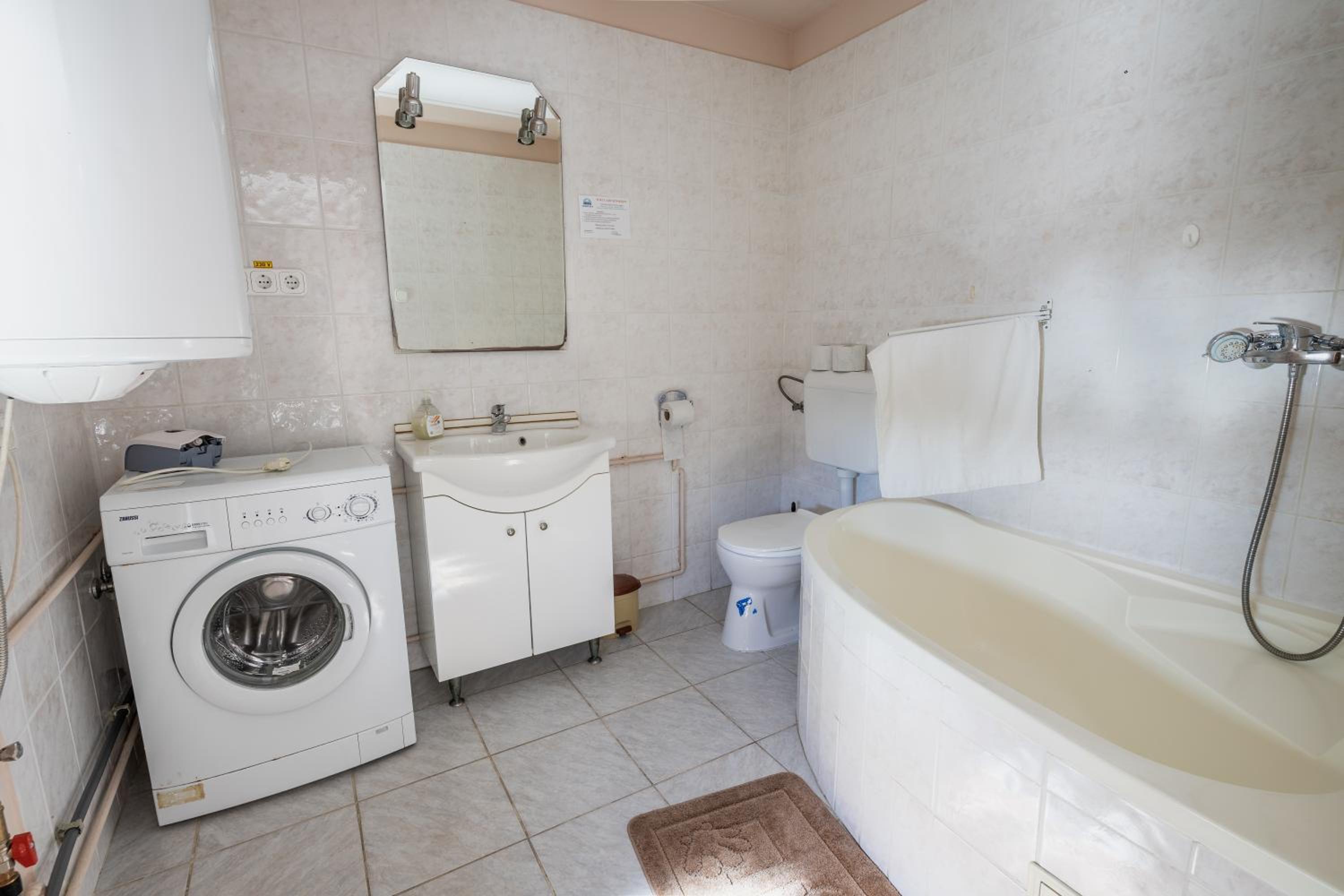 Double Or Twin Room With Private Bathroom photo 2