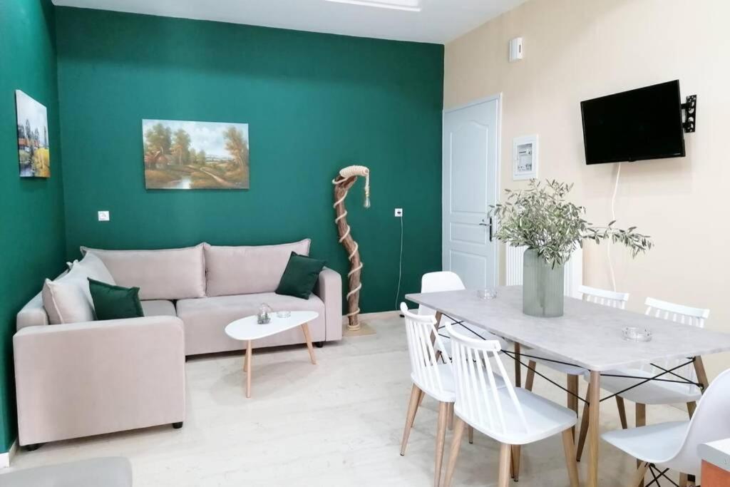 Three-Bedroom Apartment photo 1