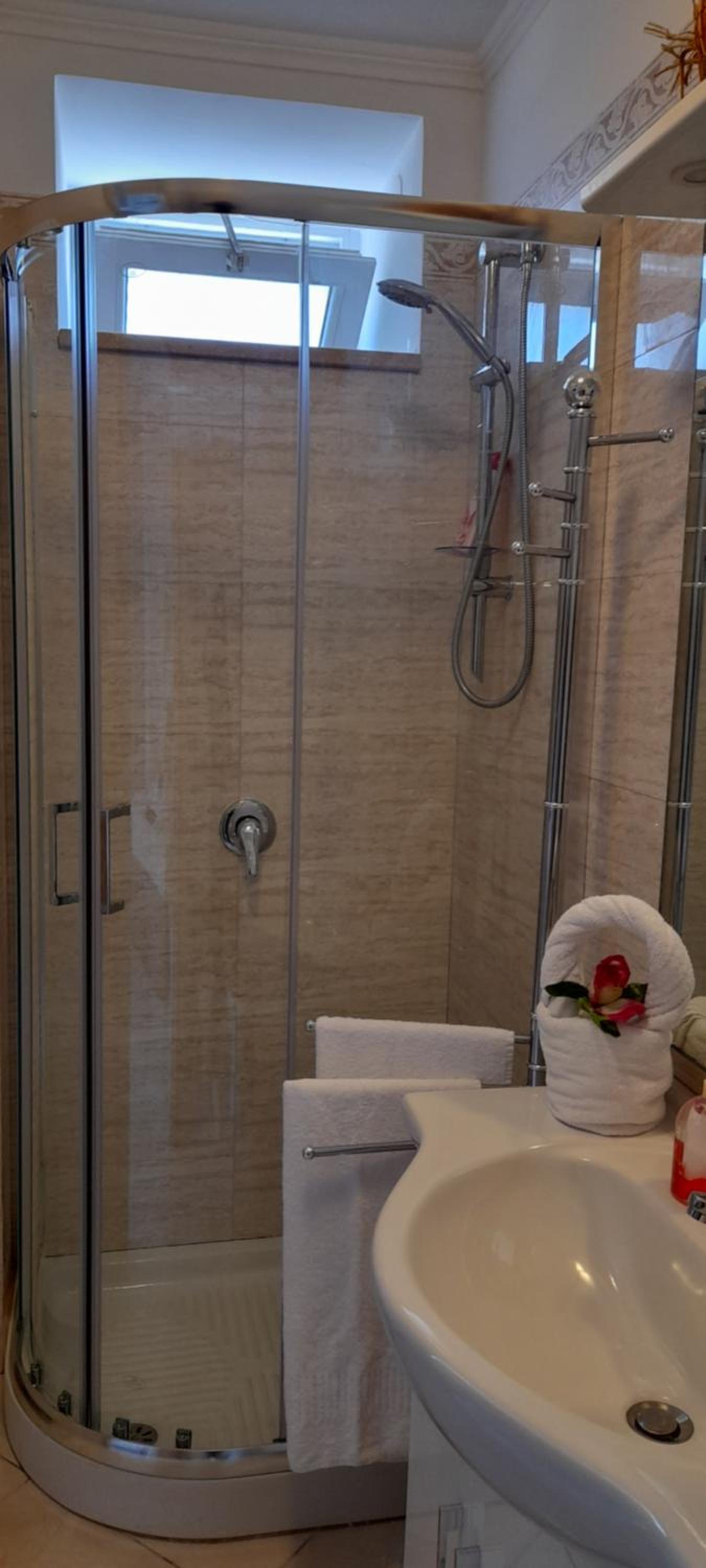 Studio Apartment - Photo 28