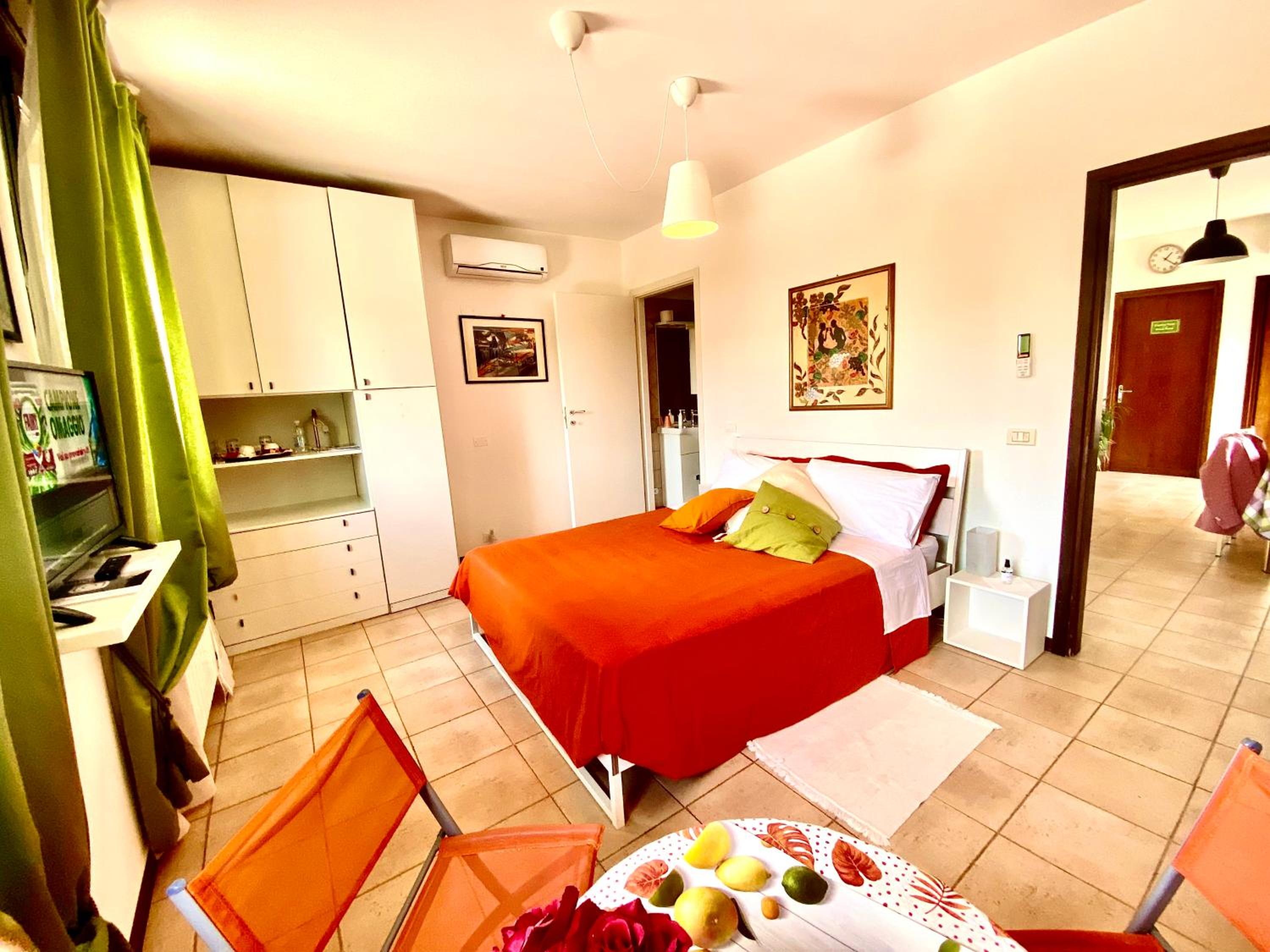 Deluxe Room - Photo 11