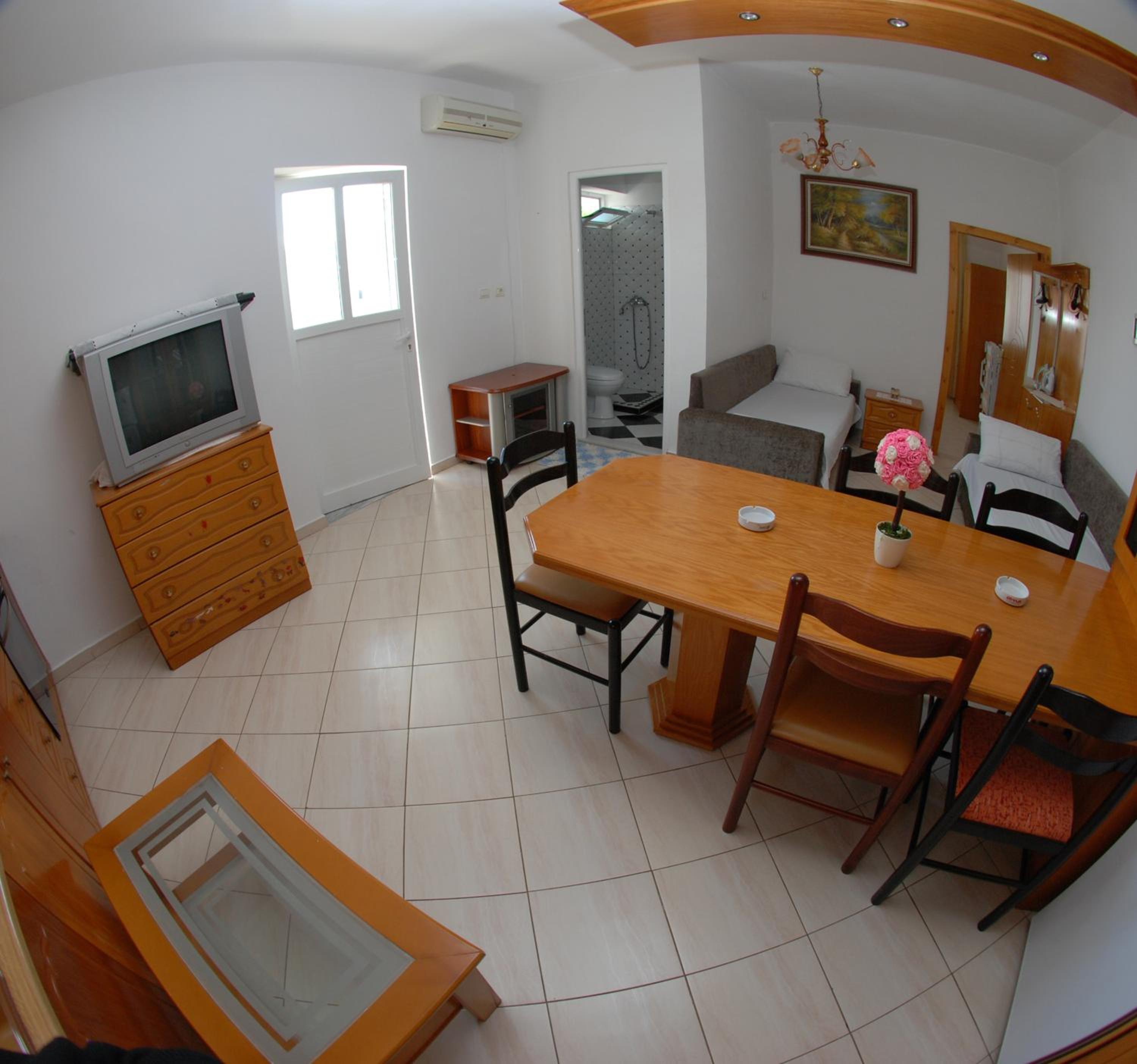One-Bedroom Apartment photo 3