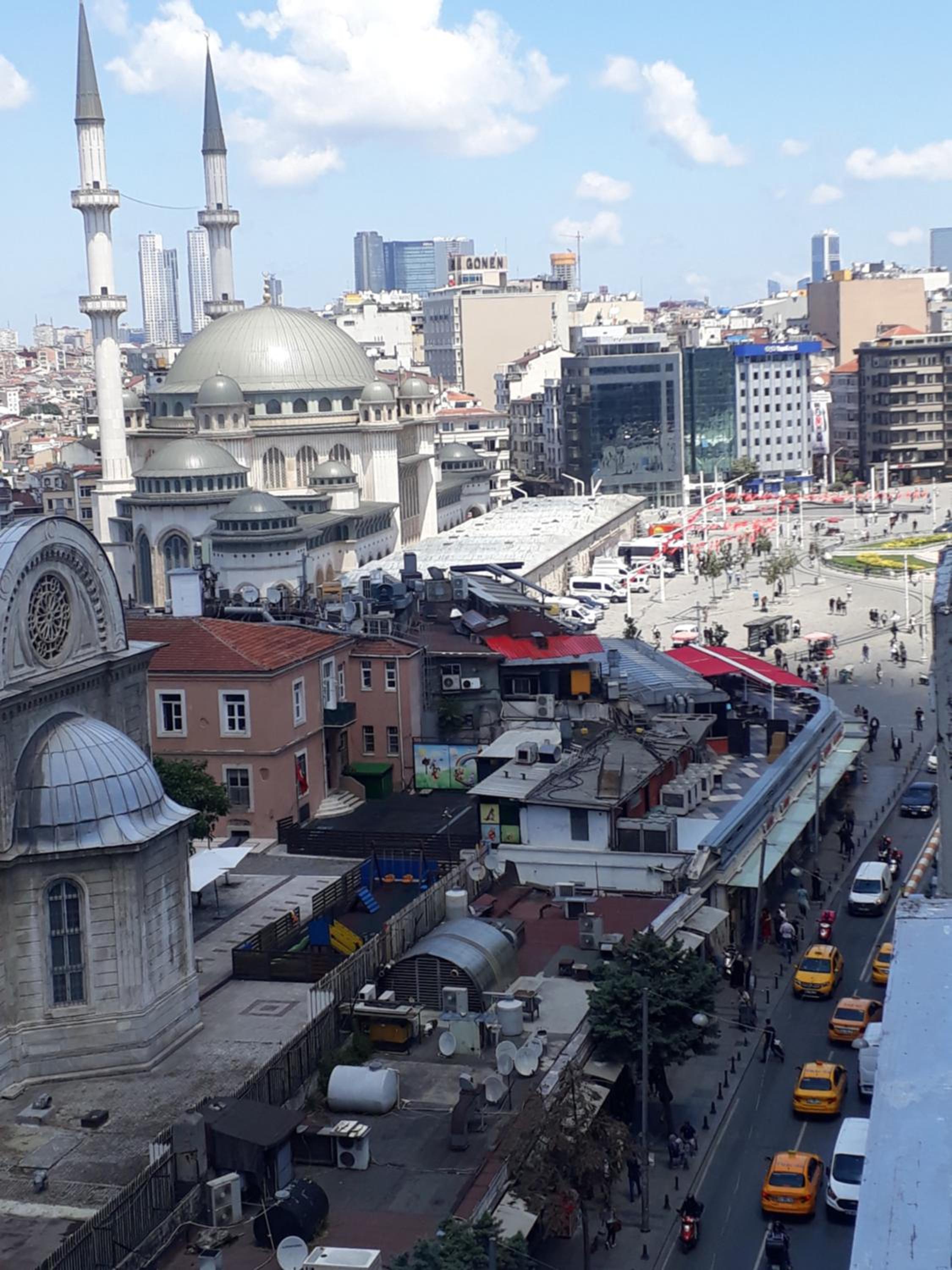 Six-Bedroom Apartment with Bosphorus and Taksim Square View photo 2