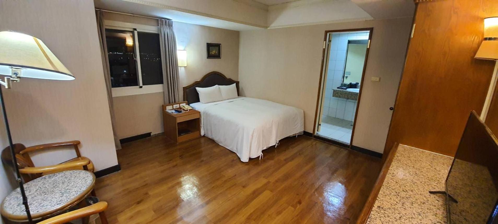 Budget Double Room - No parking photo 2