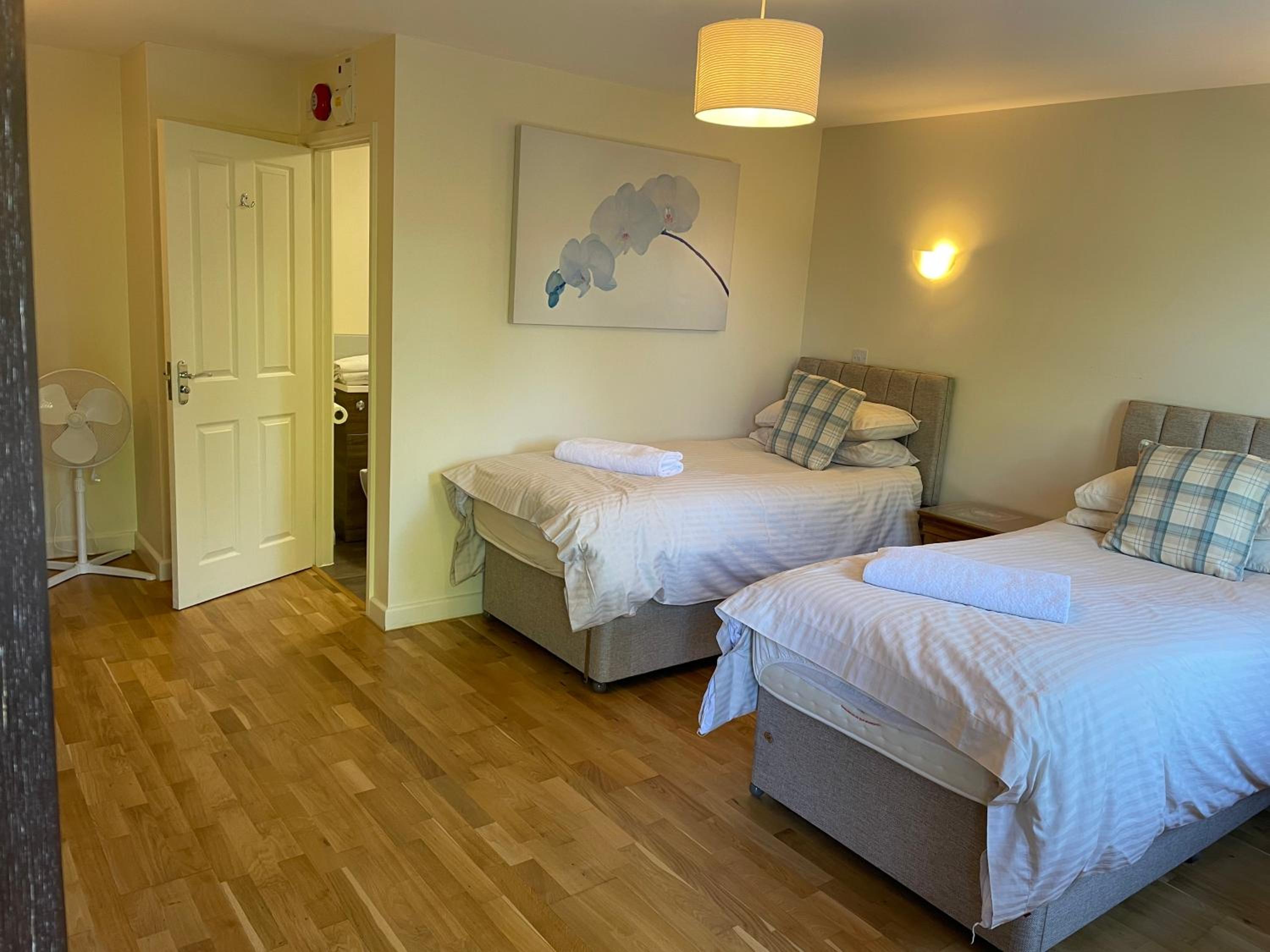 Twin Room - Photo 2