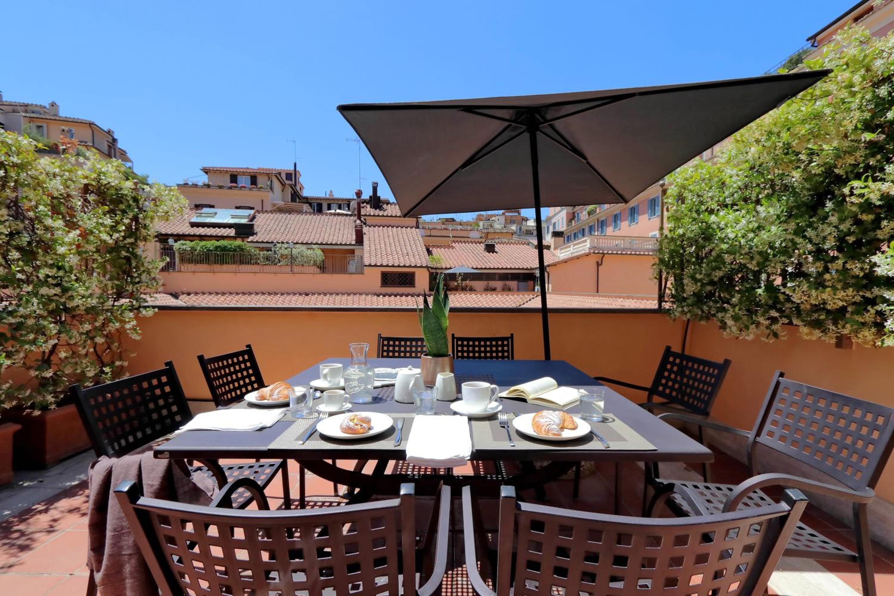 Deluxe Two-Bedroom Apartment with Terrace - Split Level photo 2